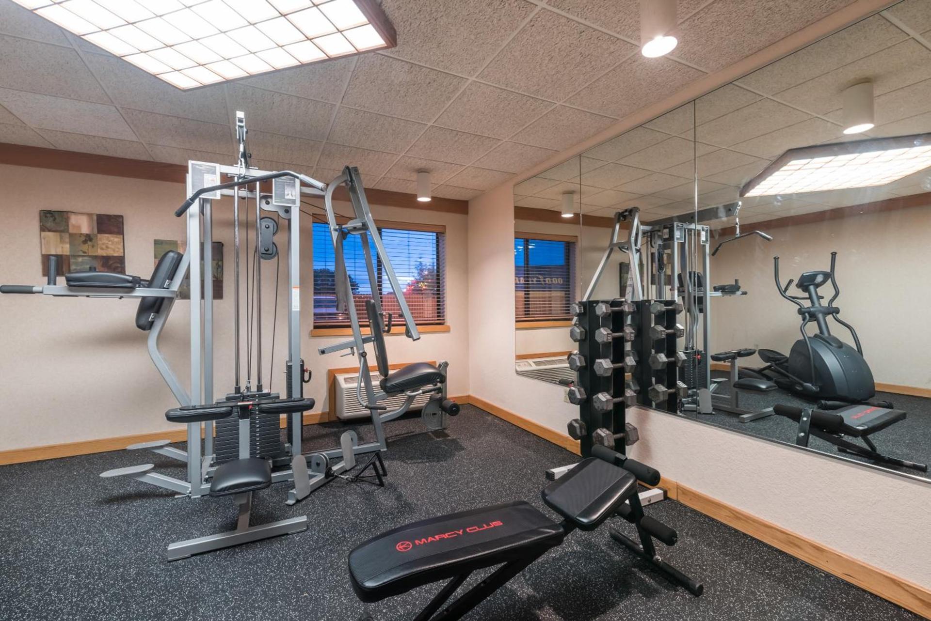 Ramada by Wyndham Fargo photo 39