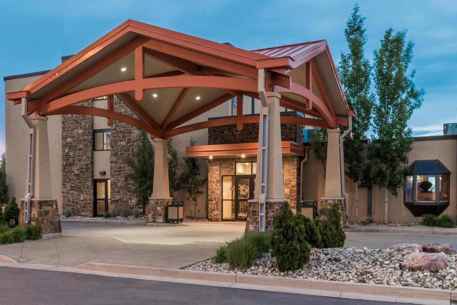 Ramada by Wyndham Fargo photo 26