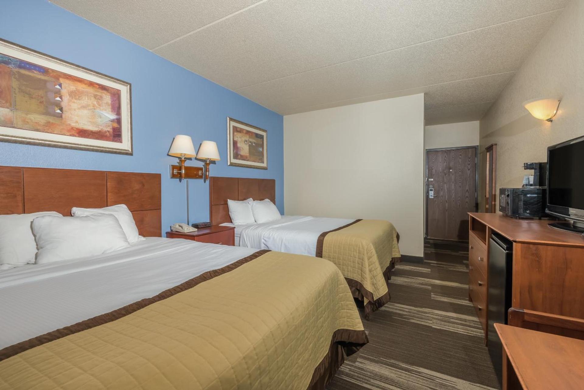 Ramada by Wyndham Fargo photo 41