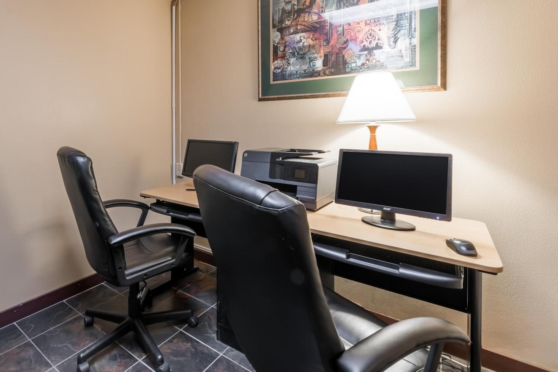 Ramada by Wyndham Fargo photo 42