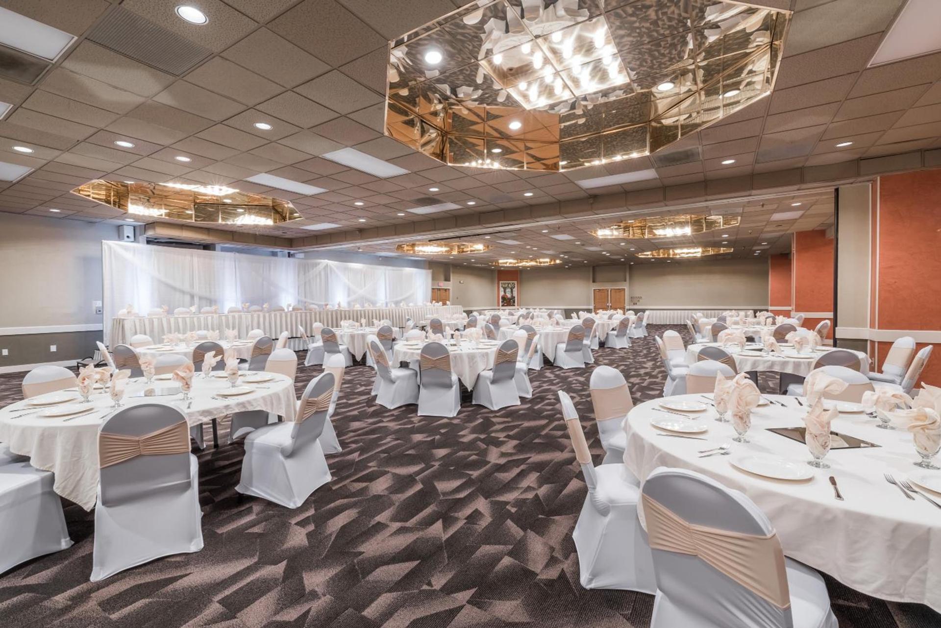 Ramada by Wyndham Fargo photo 44