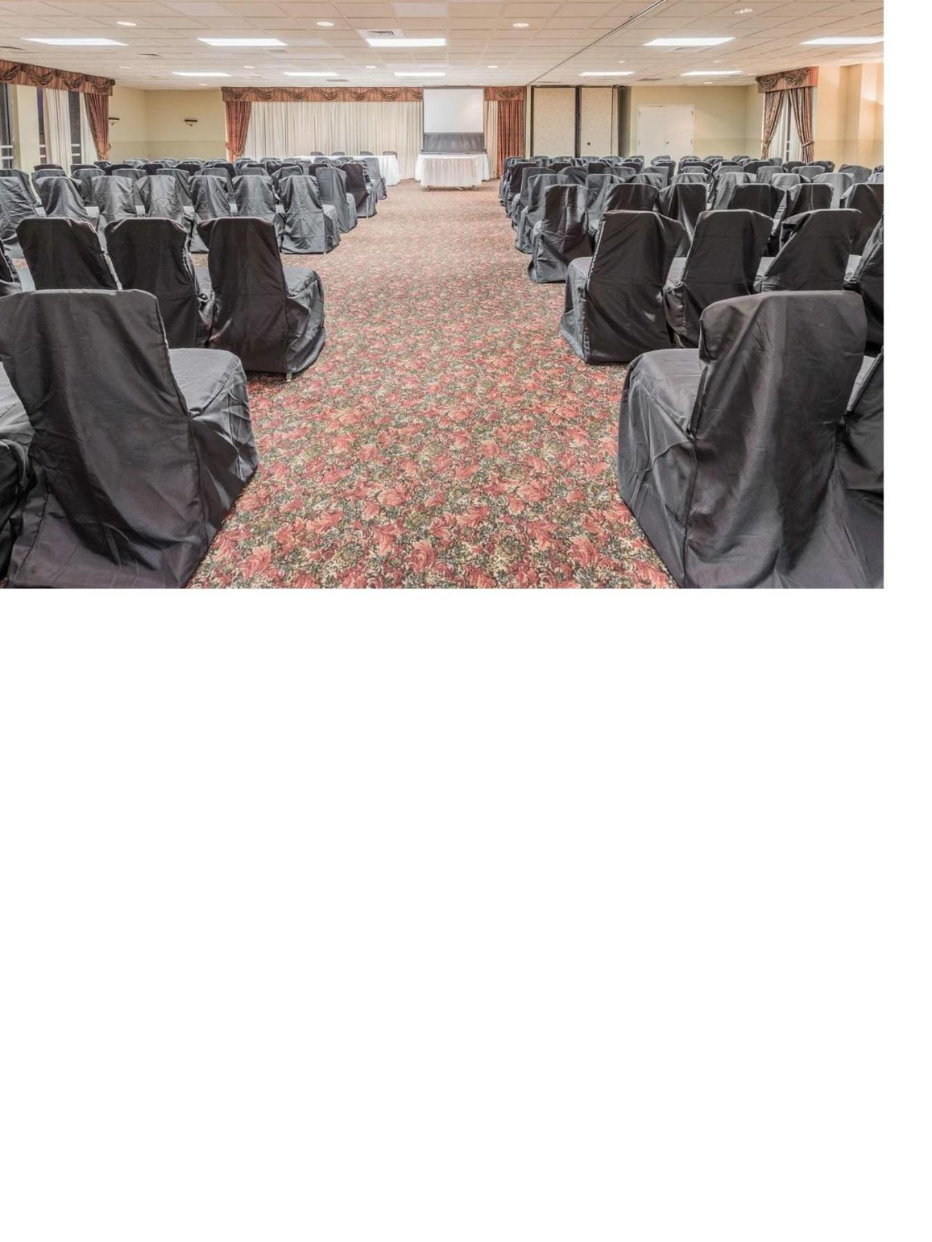 Days Hotel by Wyndham Danville Conference Center photo 14