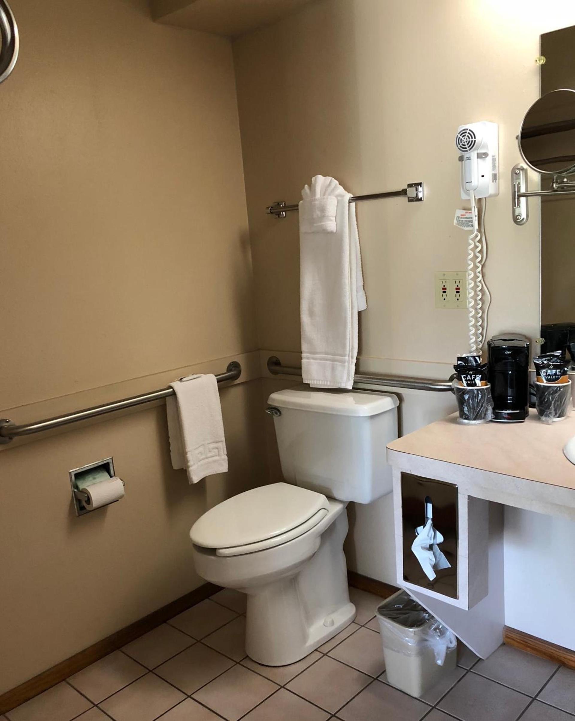 Riverwood Inn photo 10