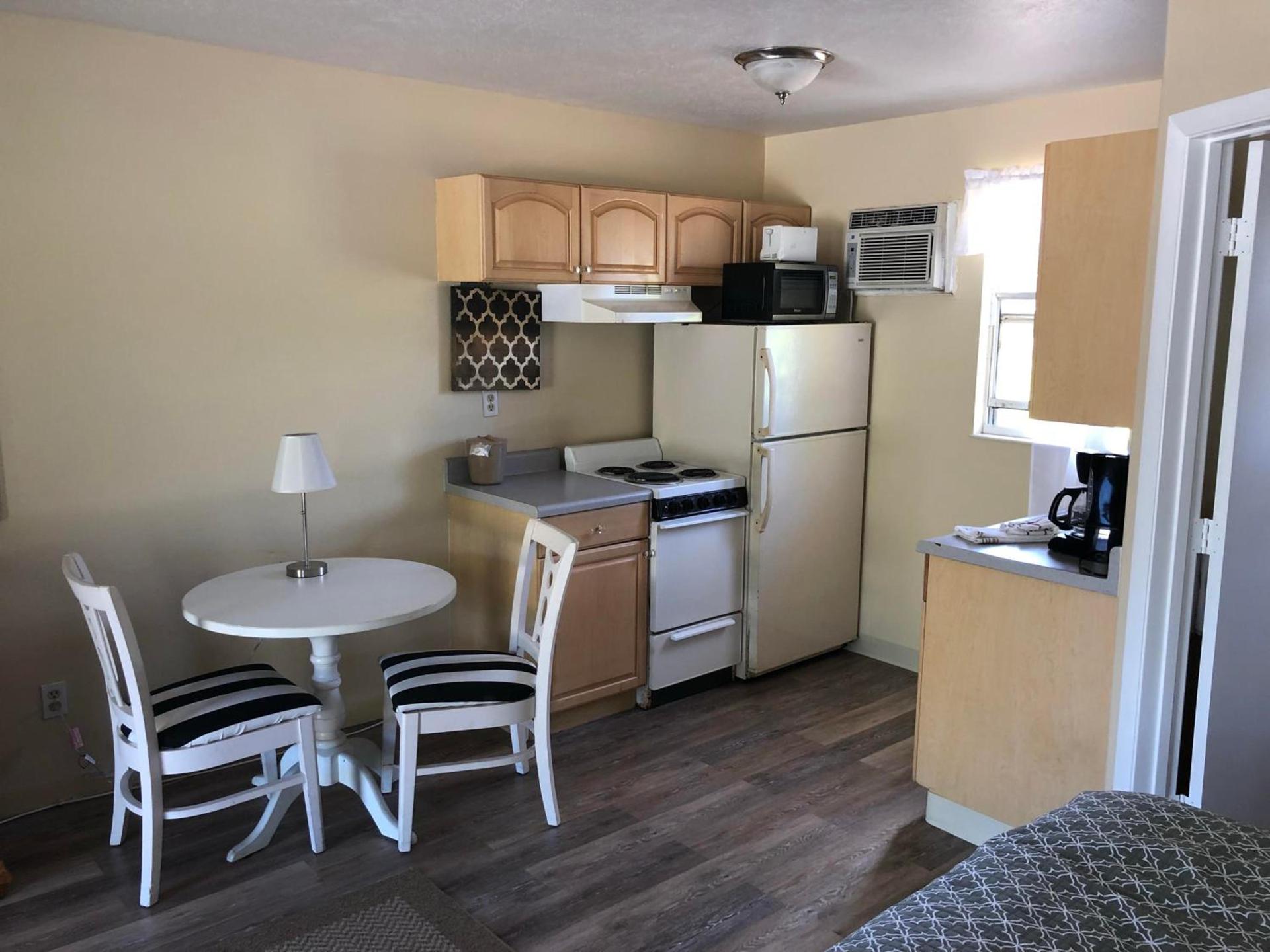 Pennwood Motor Lodge photo 6