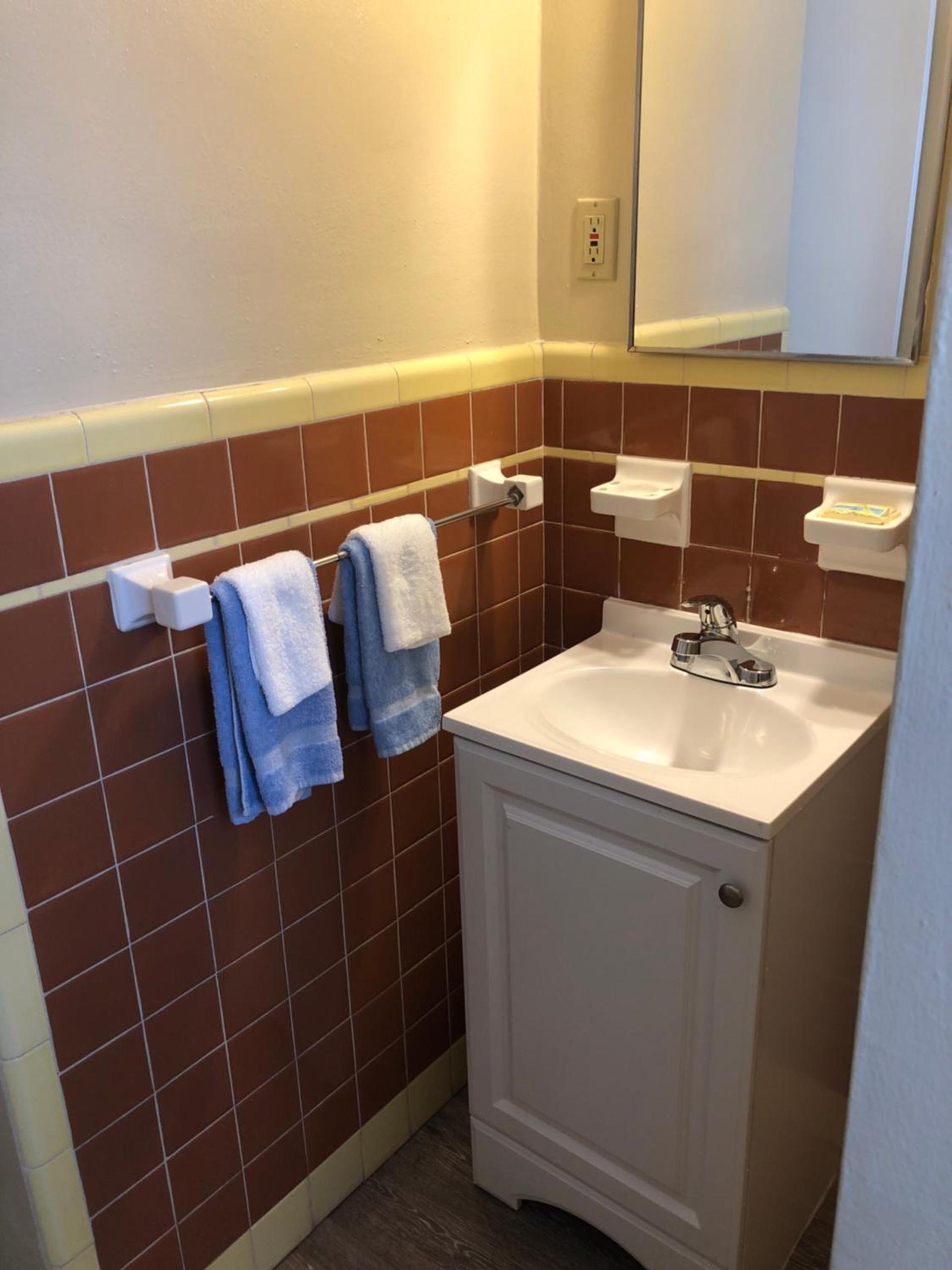 Pennwood Motor Lodge photo 33