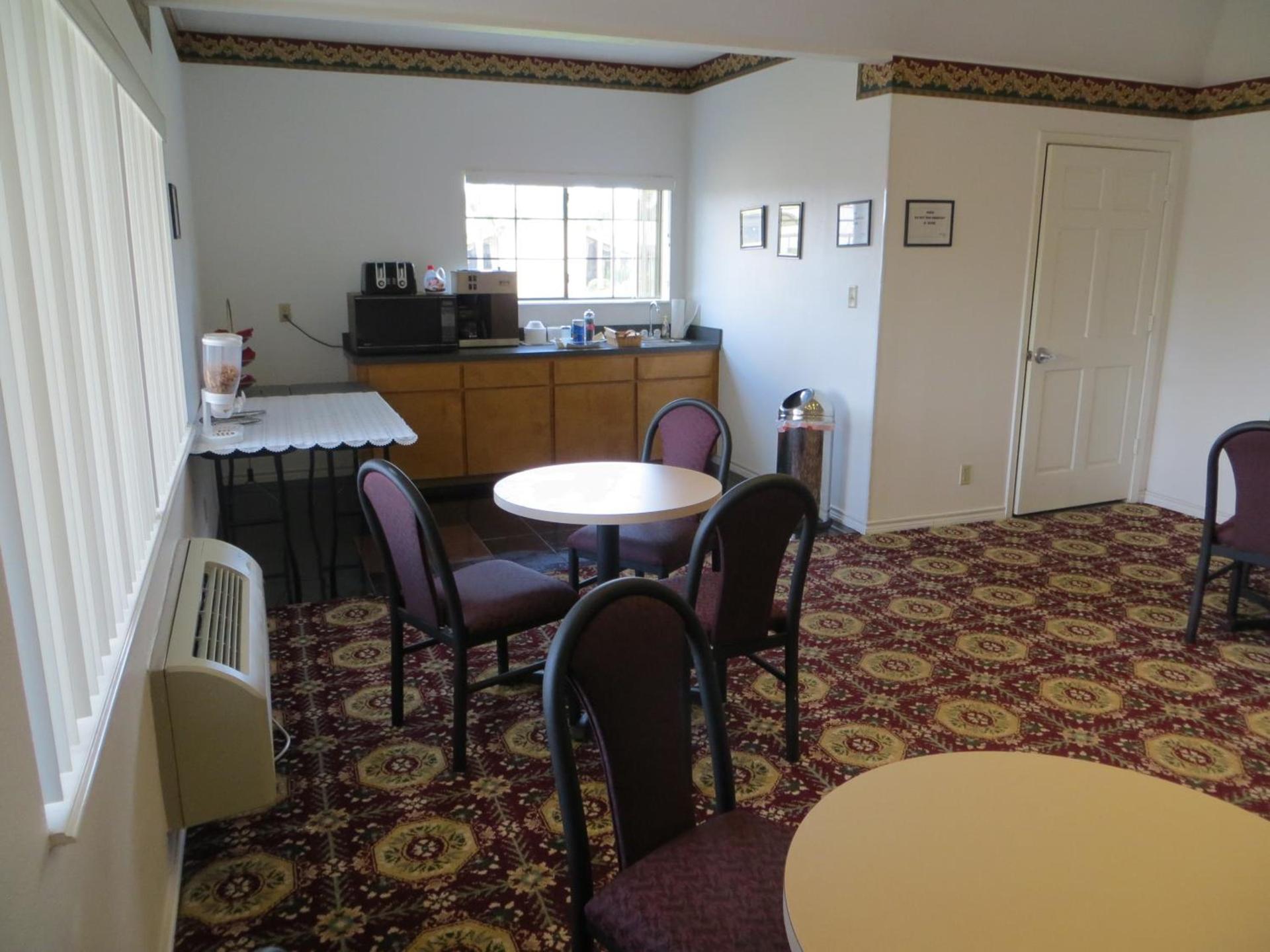 Executive Inn & Suites West Columbia photo 8