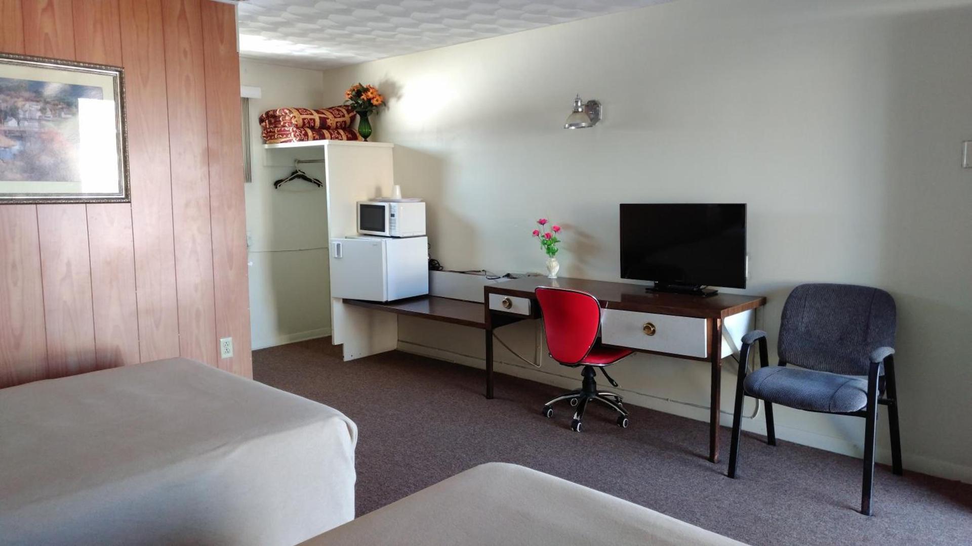 Driftwood Motel photo 10