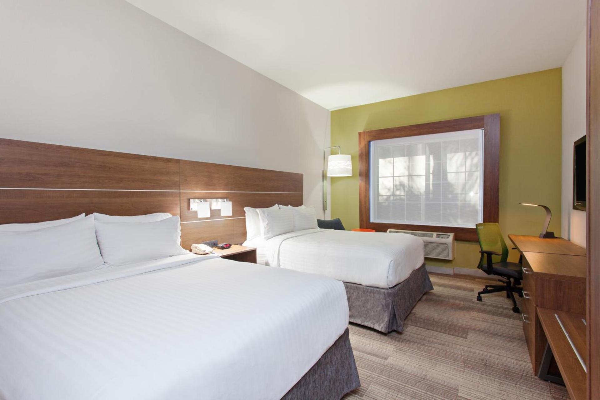 Holiday Inn Express & Suites Corona by IHG photo 50
