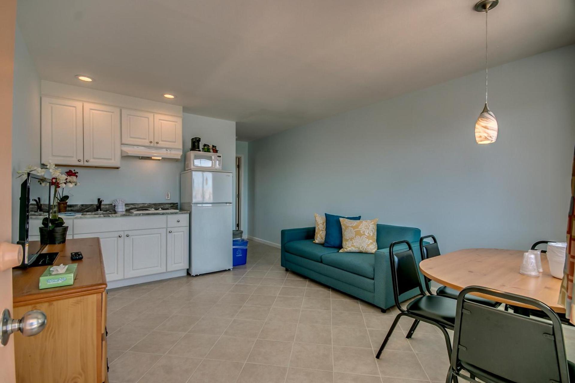 Daytona Inn and Suites photo 11