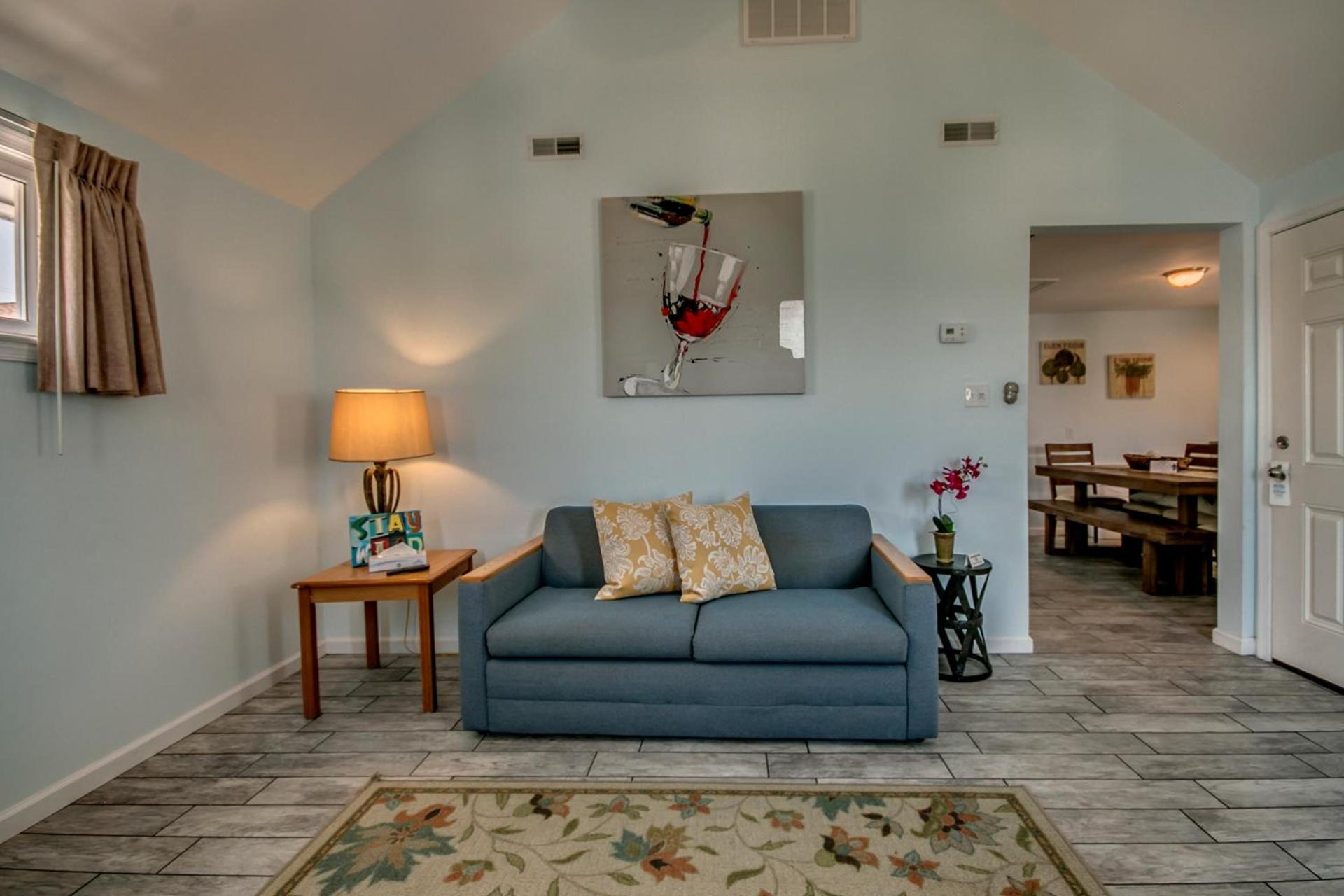Daytona Inn and Suites photo 9