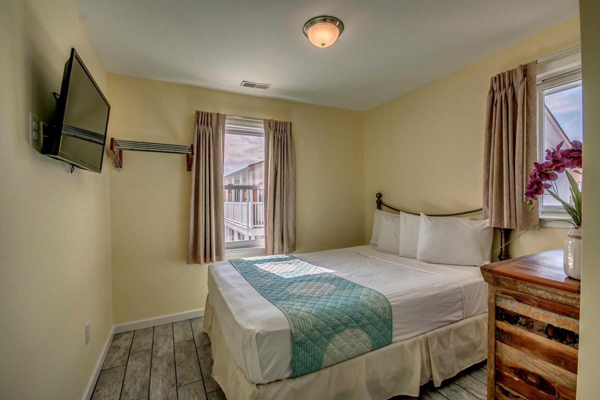 Daytona Inn and Suites photo 15
