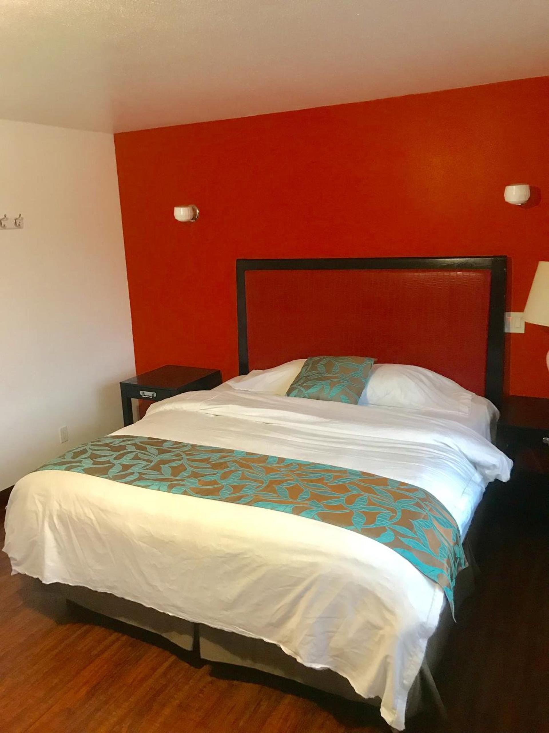 norwalk inn & suites photo 15