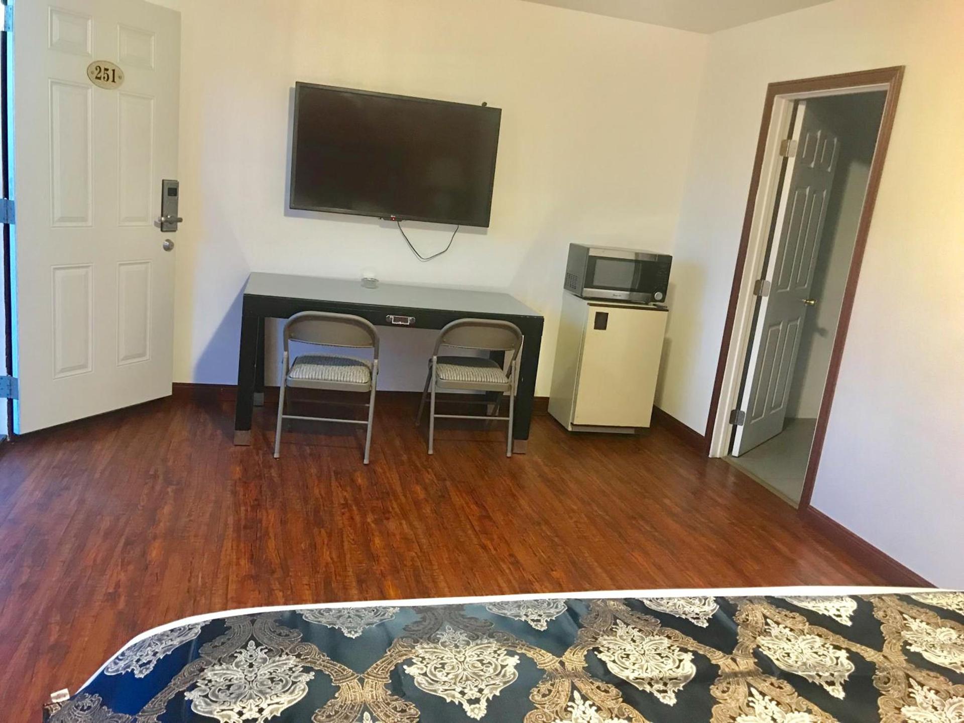 norwalk inn & suites photo 14