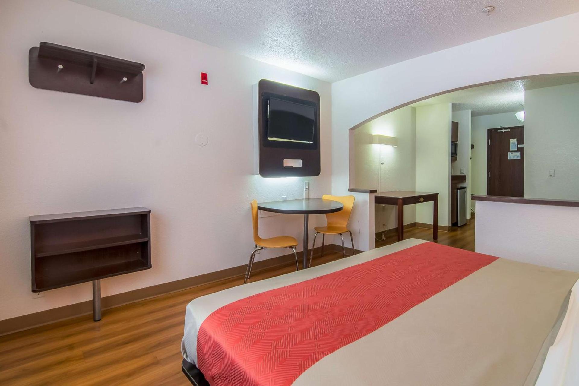 Motel 6-Dallas, TX - North - Richardson photo 3