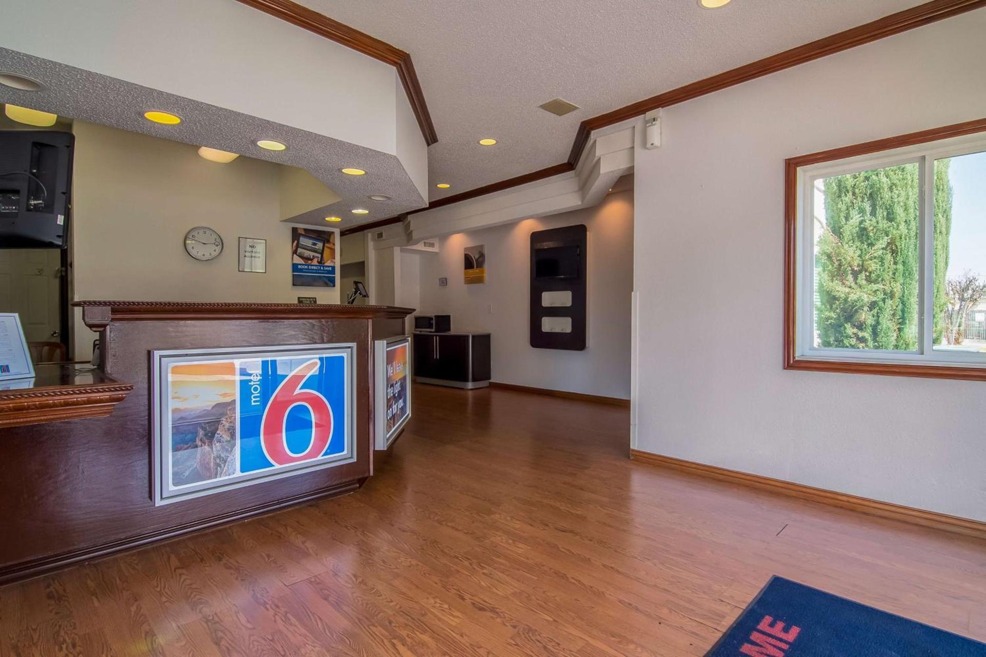 Motel 6-Dallas, TX - North - Richardson photo 11