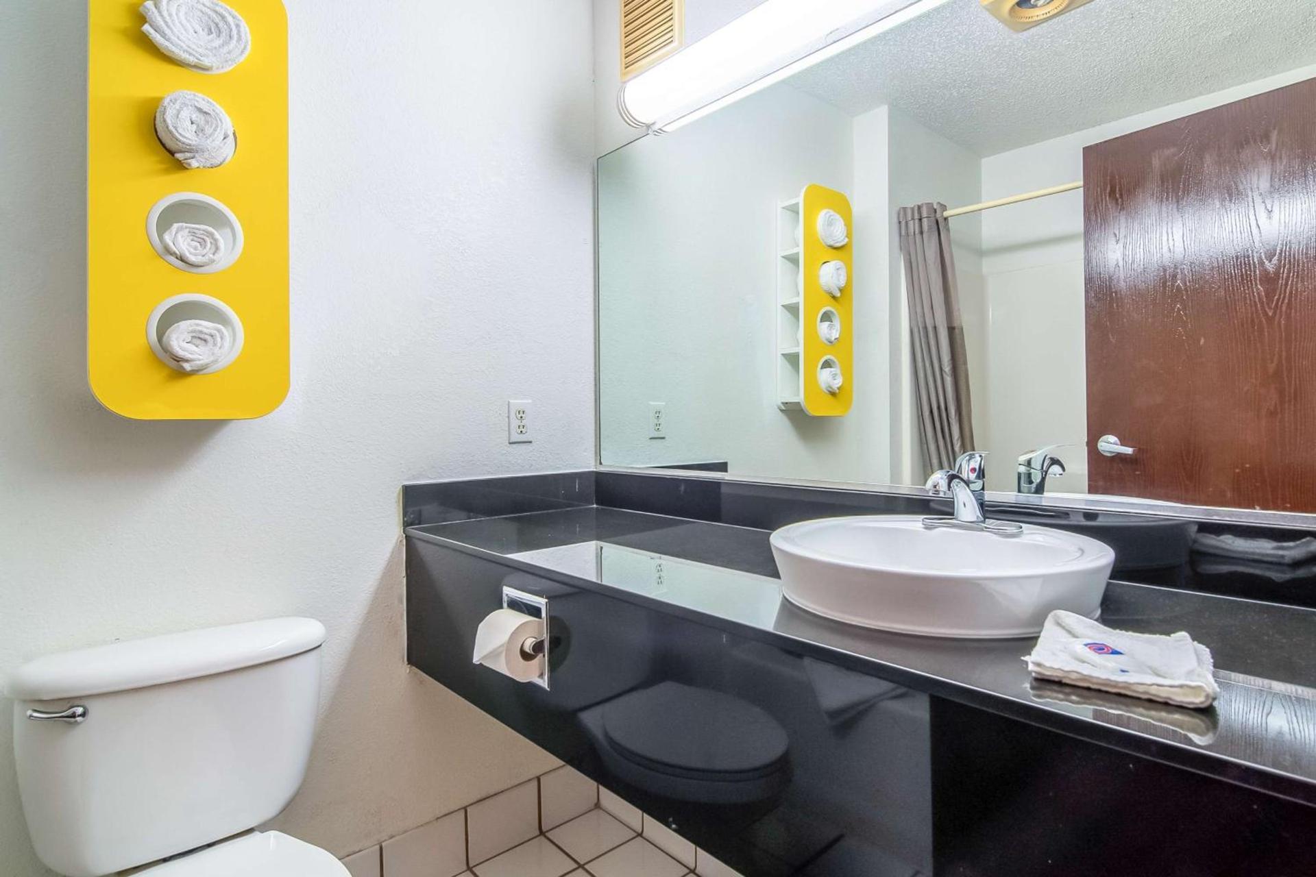 Motel 6-Dallas, TX - North - Richardson photo 8