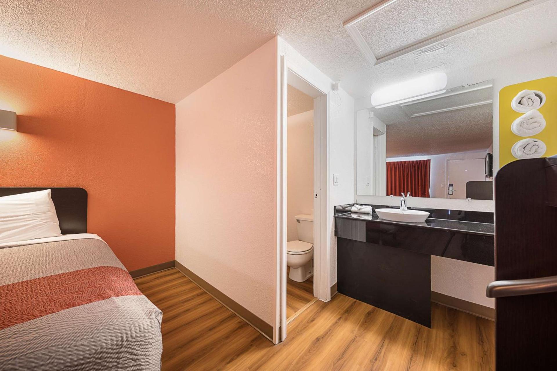 Motel 6-Hamburg, NY photo 13