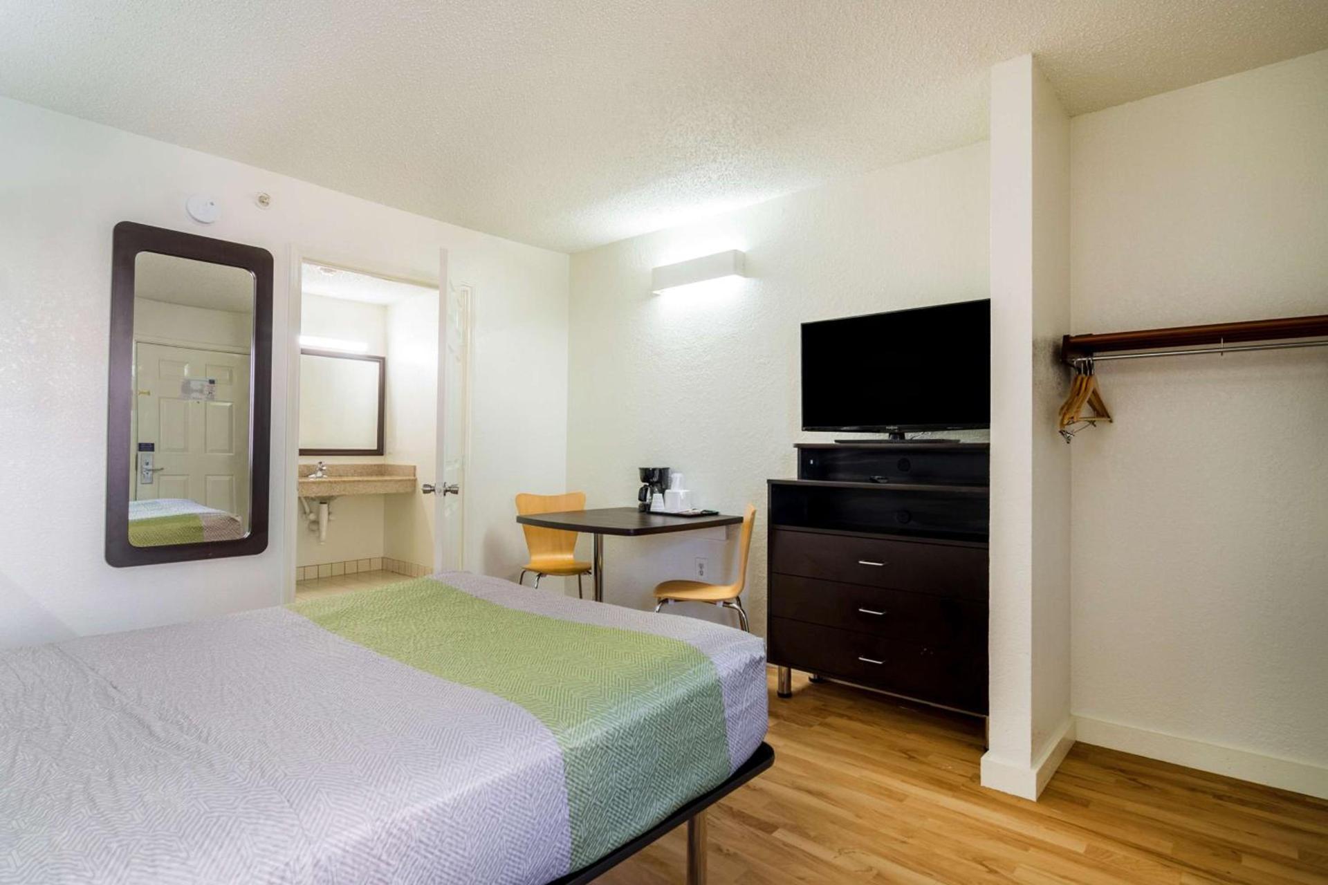 Studio 6-Plano, TX - Dallas - Plano Medical Center photo 11
