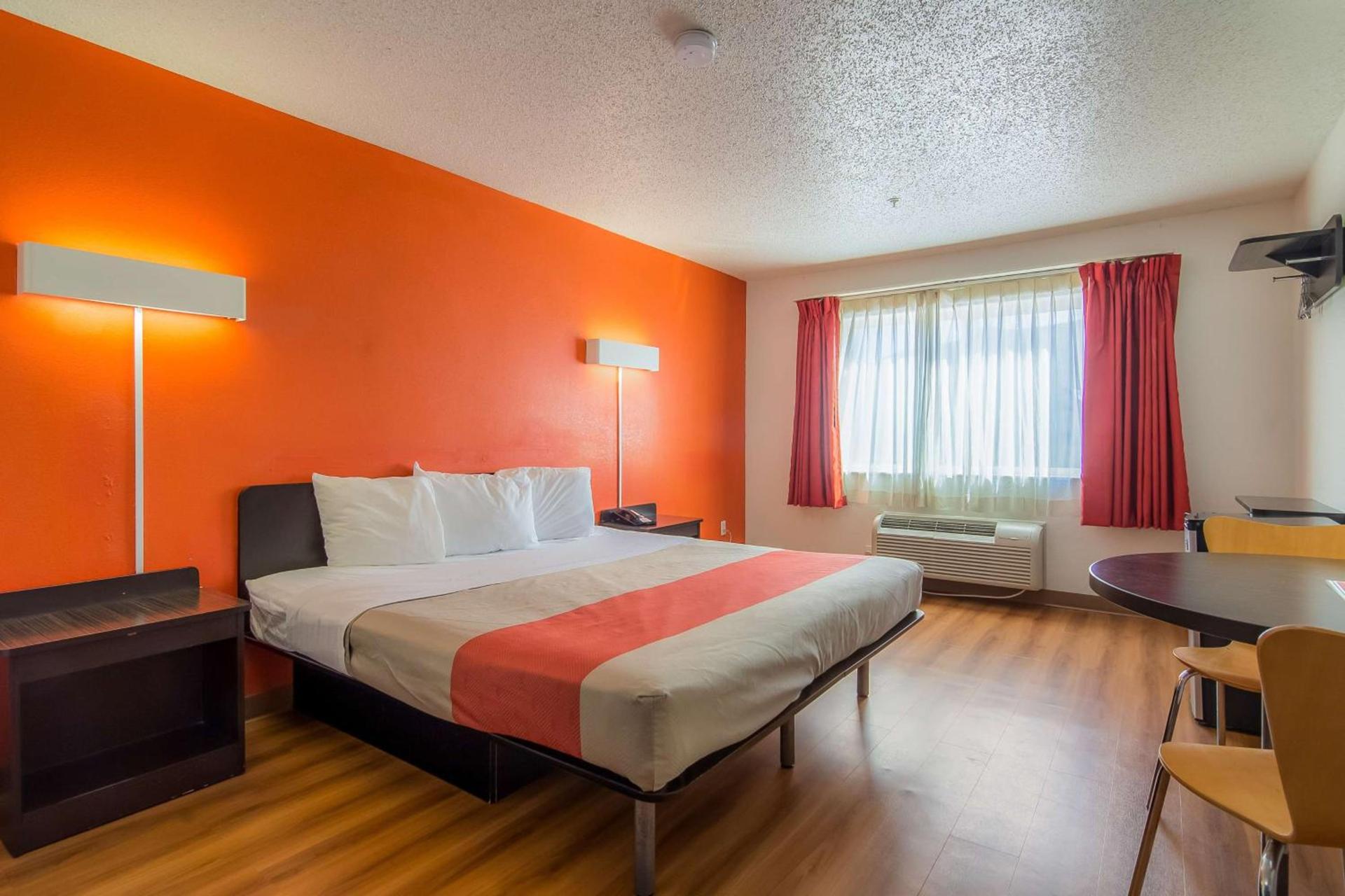 Motel 6-Dallas, TX - North - Richardson photo 2