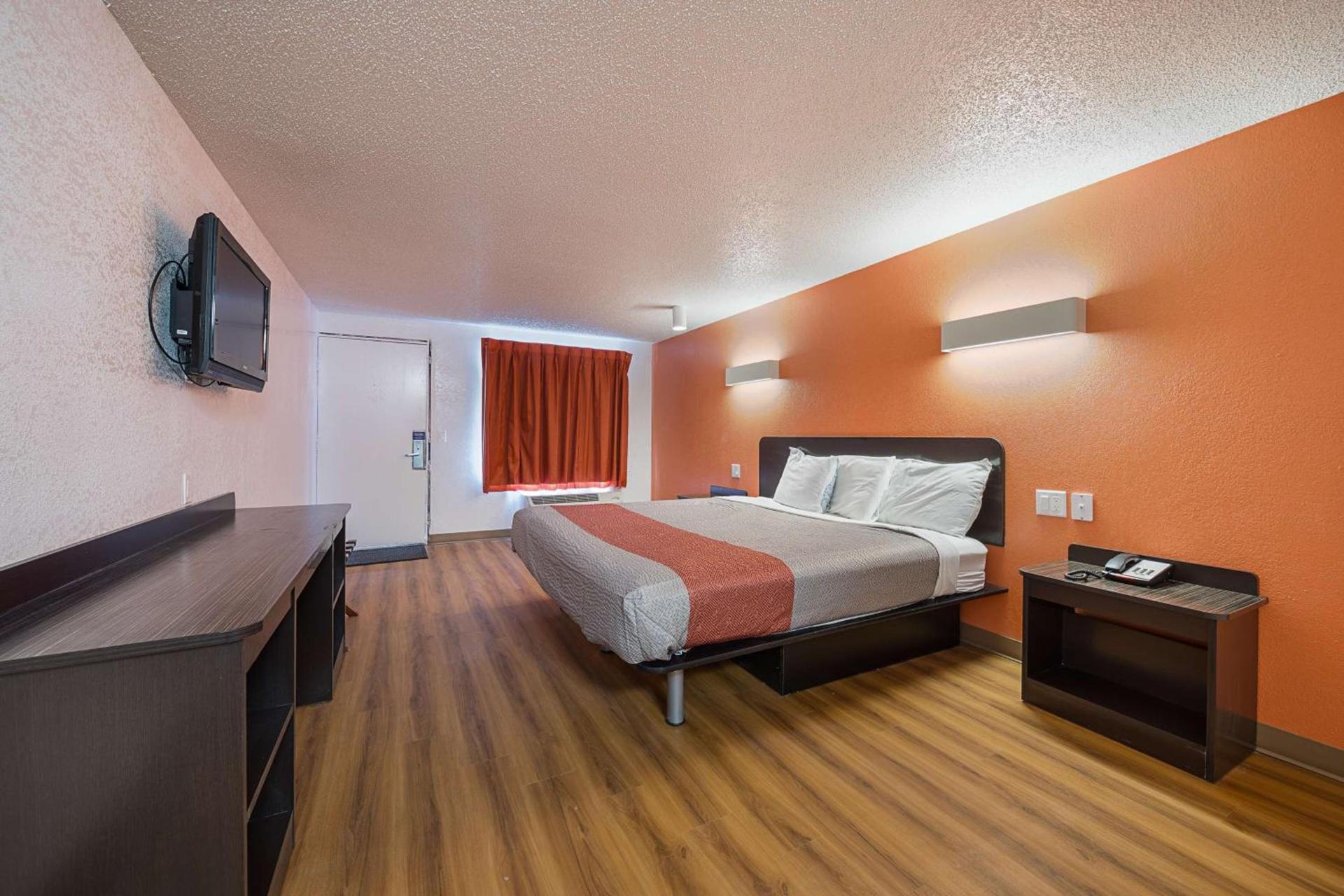 Motel 6-Hamburg, NY photo 2