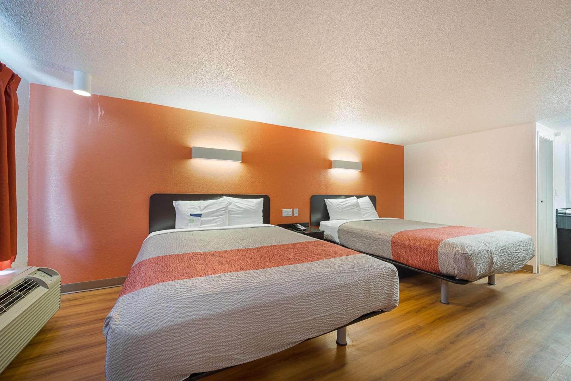 Motel 6-Hamburg, NY photo 14