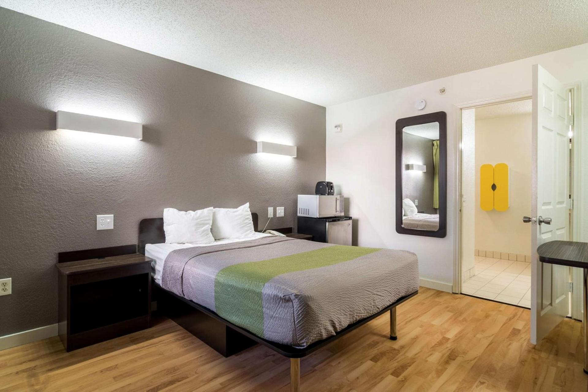 Studio 6-Plano, TX - Dallas - Plano Medical Center photo 12