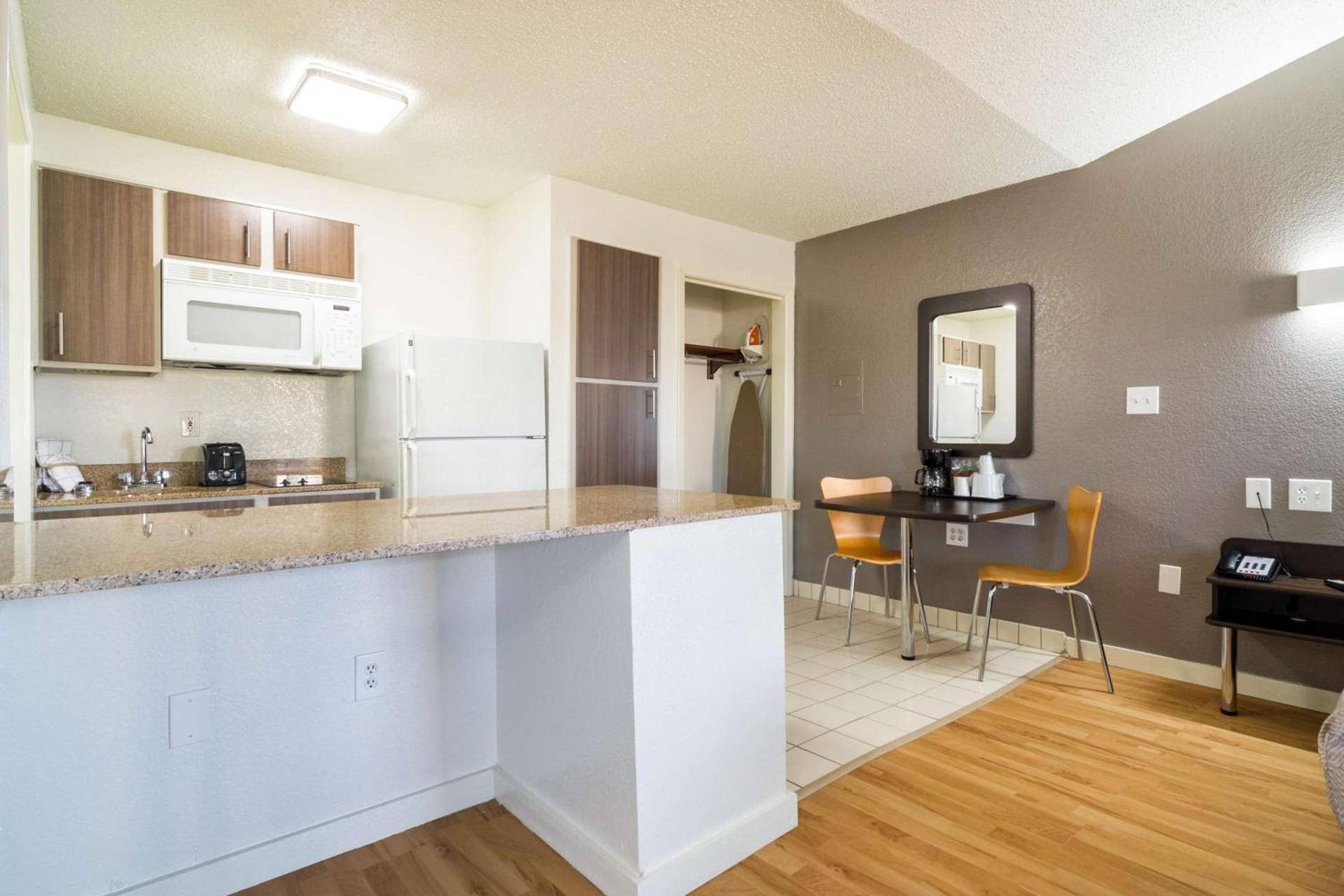 Studio 6-Plano, TX - Dallas - Plano Medical Center photo 13