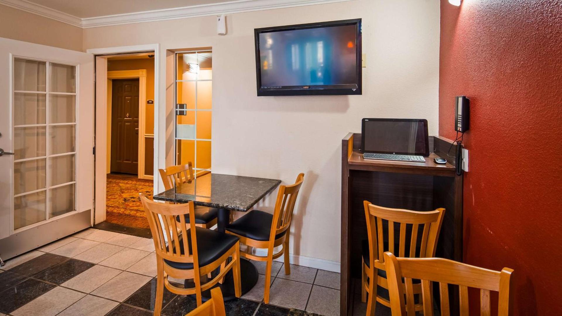 Best Western Americana photo 28