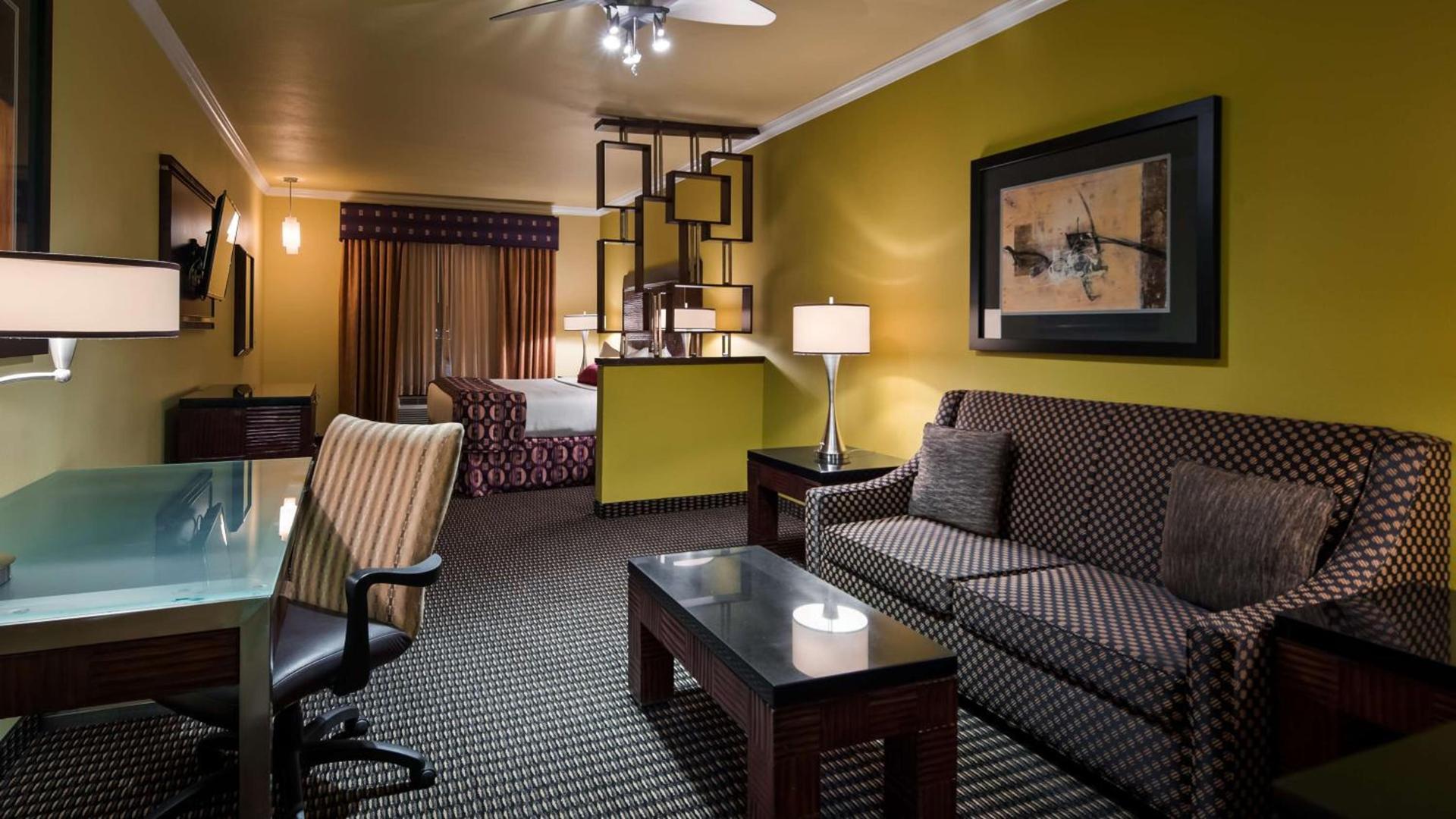 Best Western Plus Christopher Inn & Suites photo 3
