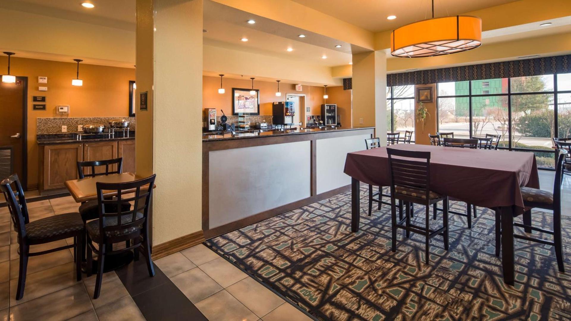Best Western Plus Christopher Inn & Suites photo 4