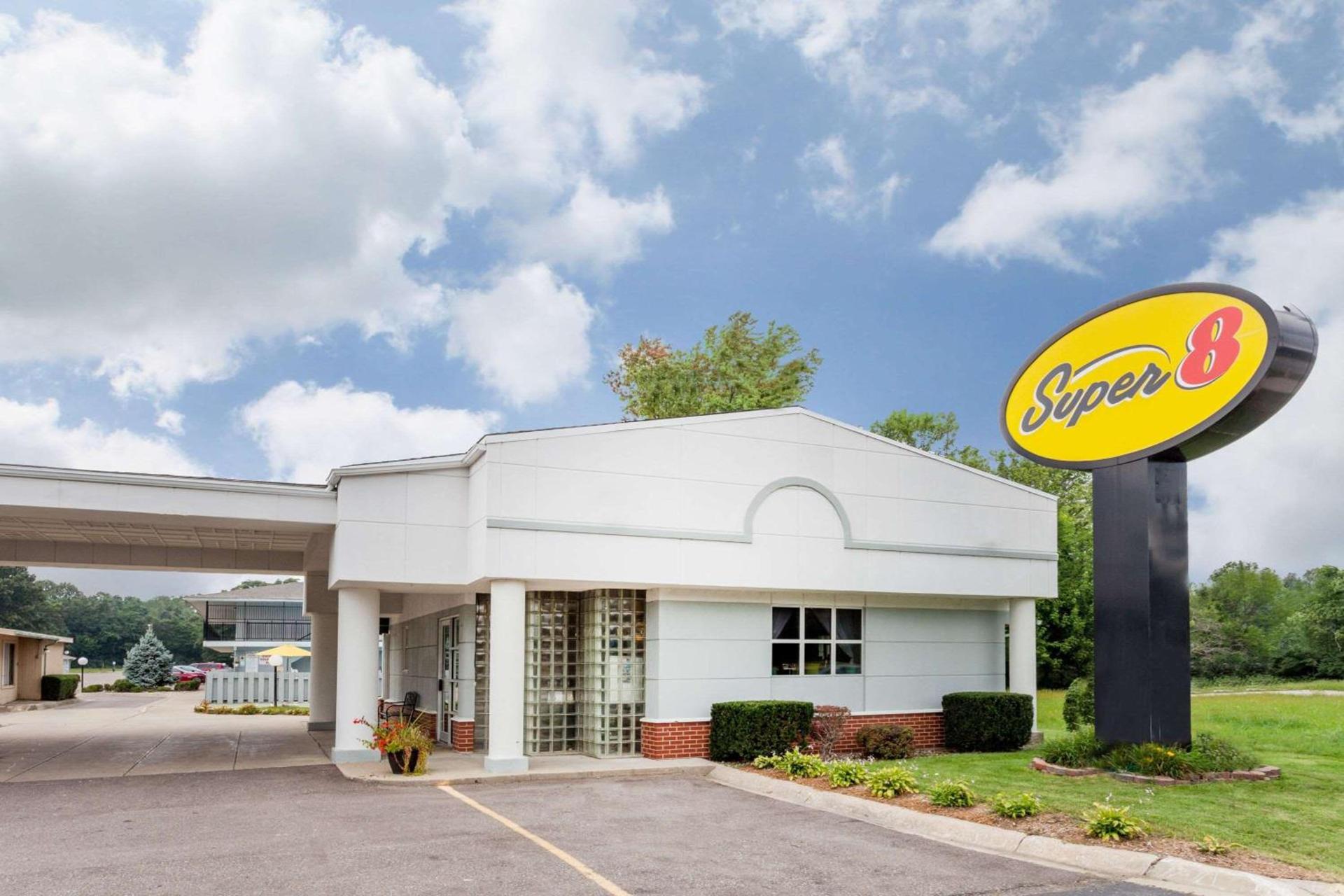 Super 8 by Wyndham Stevensville St Joseph — hotel in Stevensville