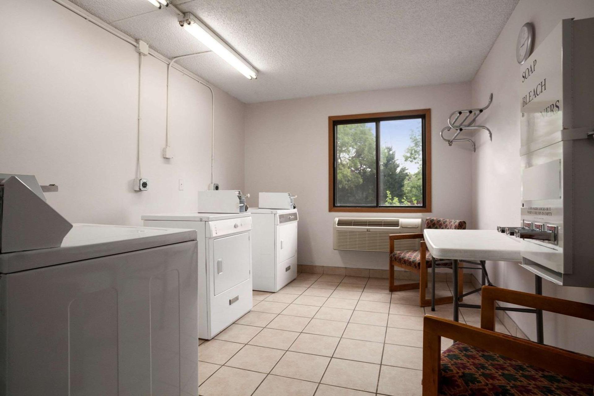 Super 8 by Wyndham Westminster Denver North photo 6
