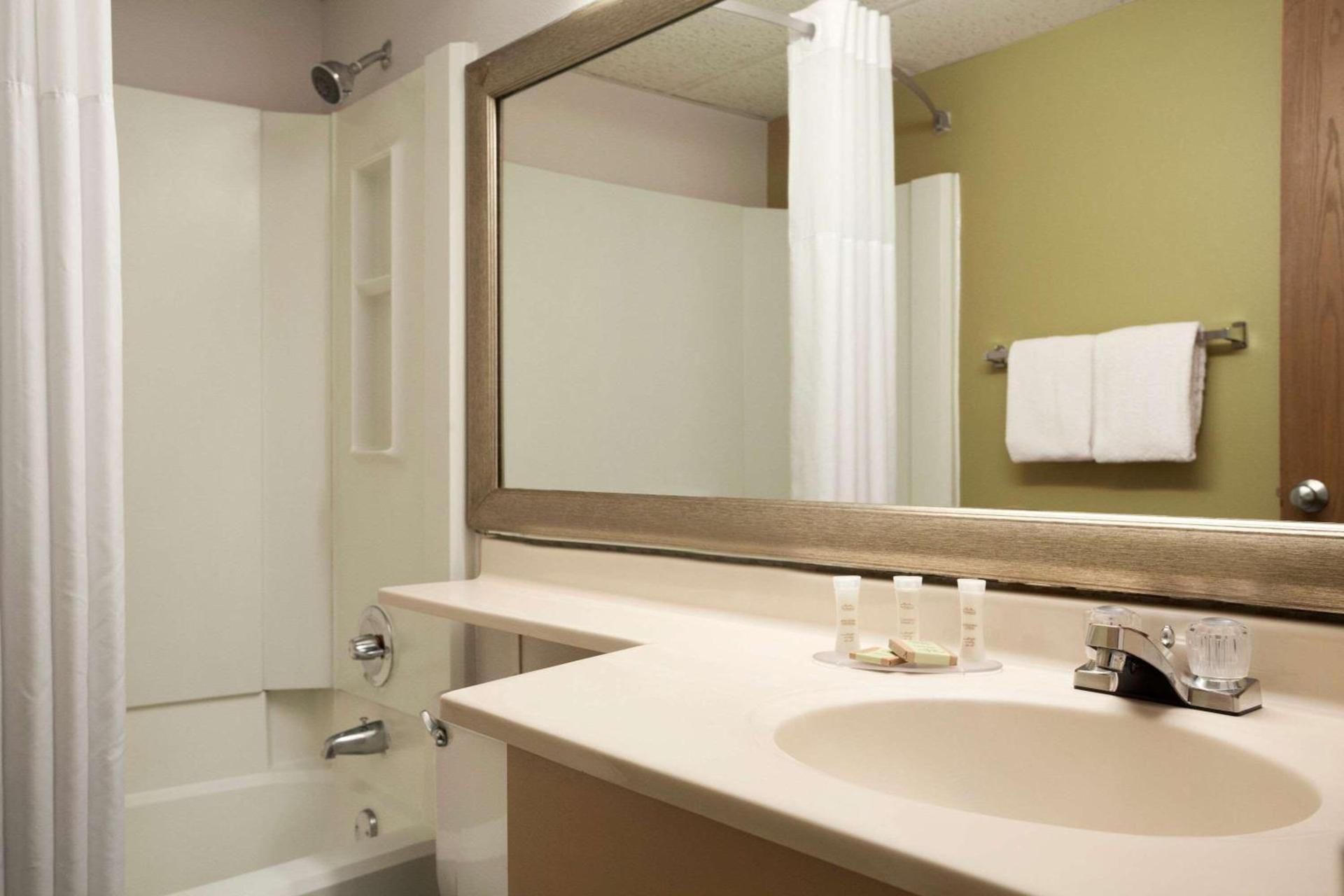 Super 8 by Wyndham Westminster Denver North photo 15