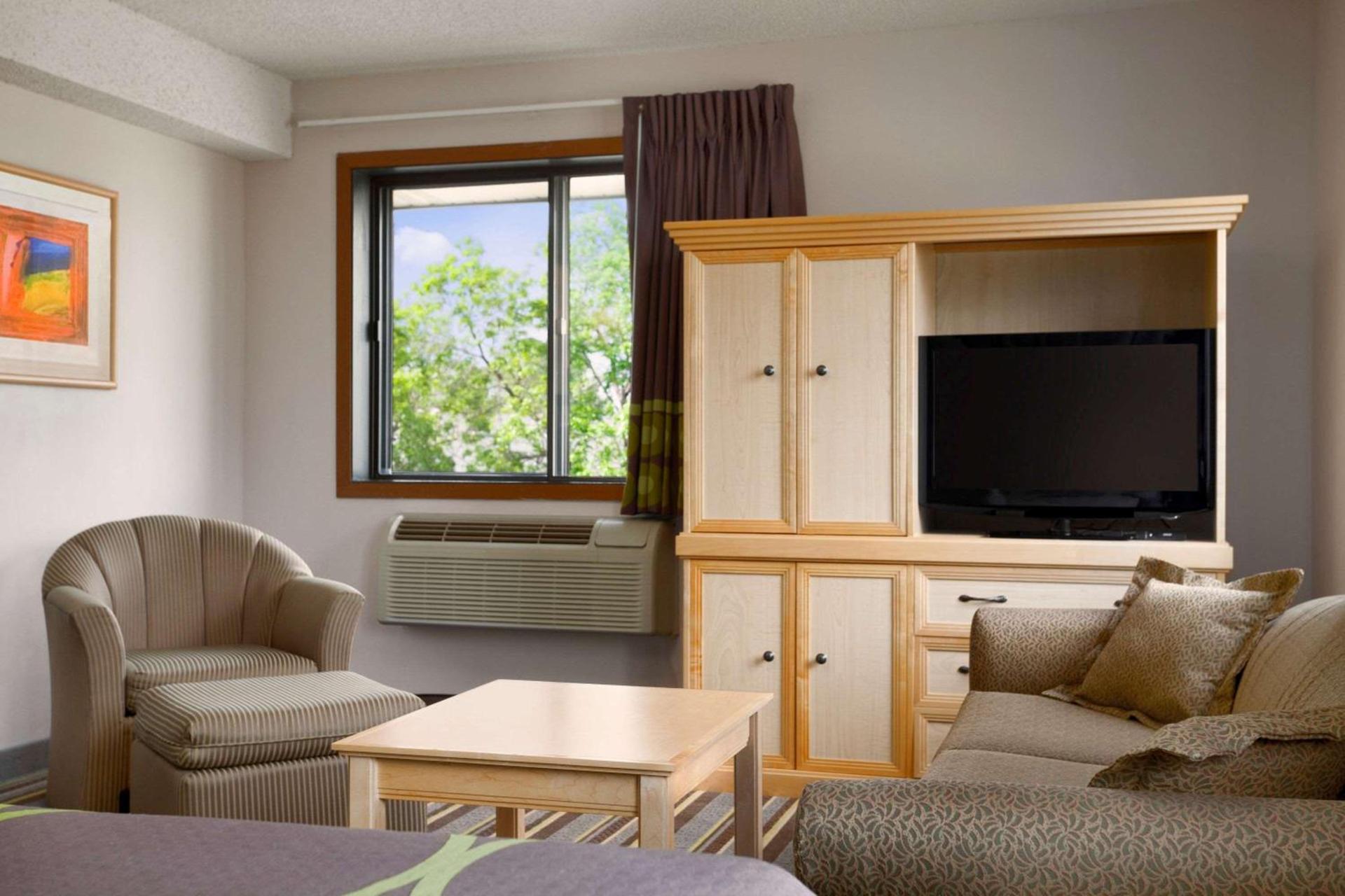 Super 8 by Wyndham Westminster Denver North photo 16