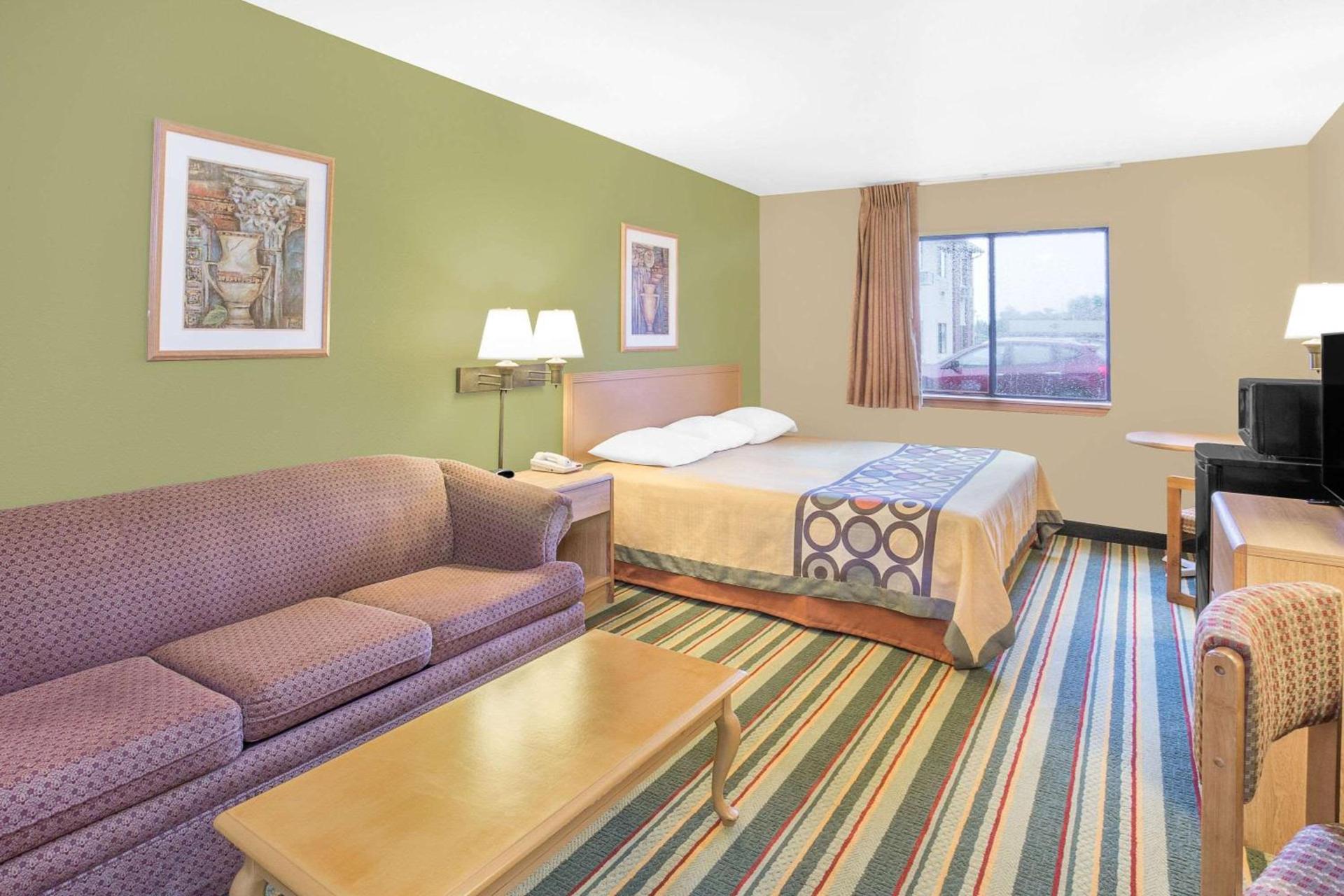 Super 8 by Wyndham East Moline photo 7