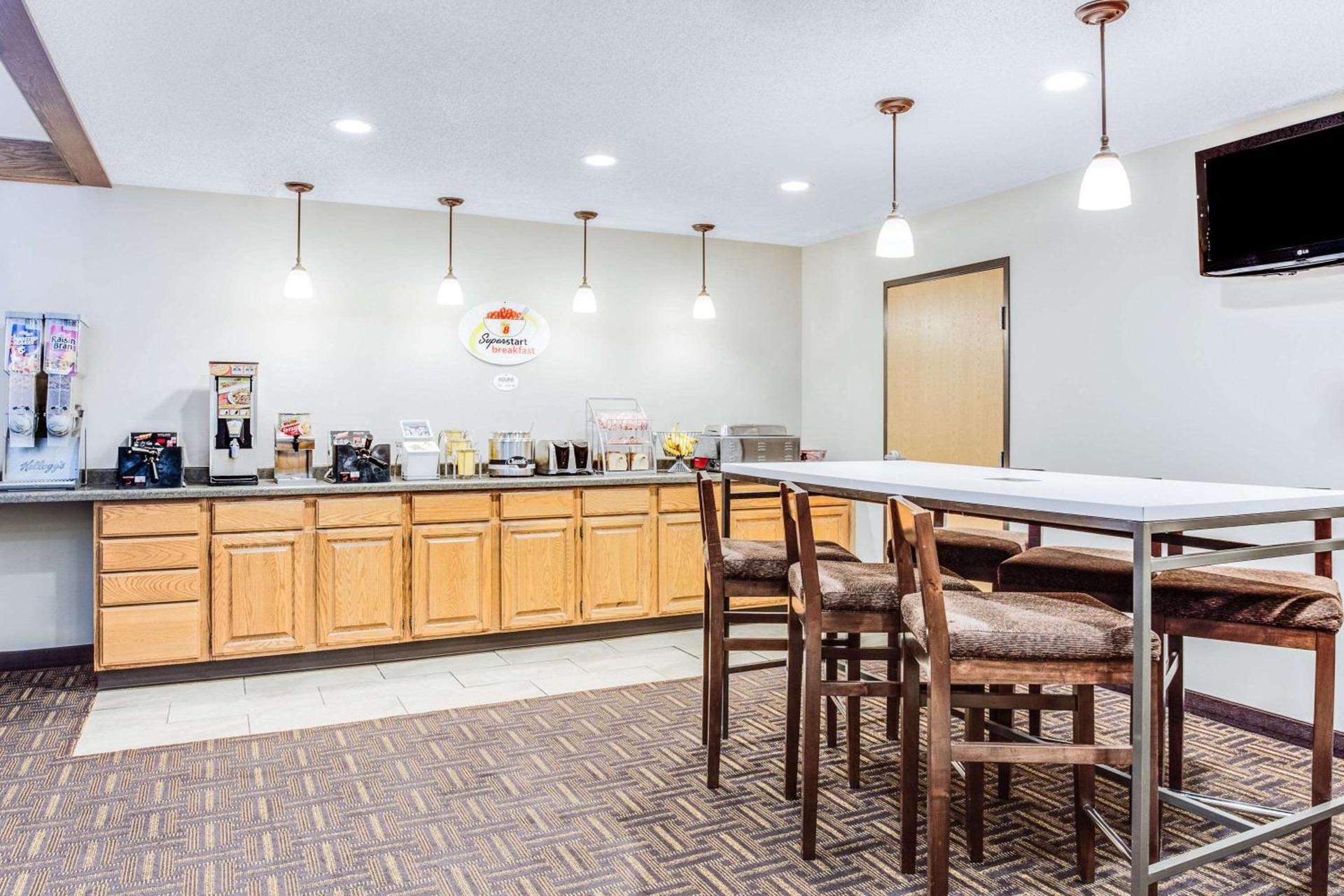 Super 8 by Wyndham Green Bay Near Stadium photo 14
