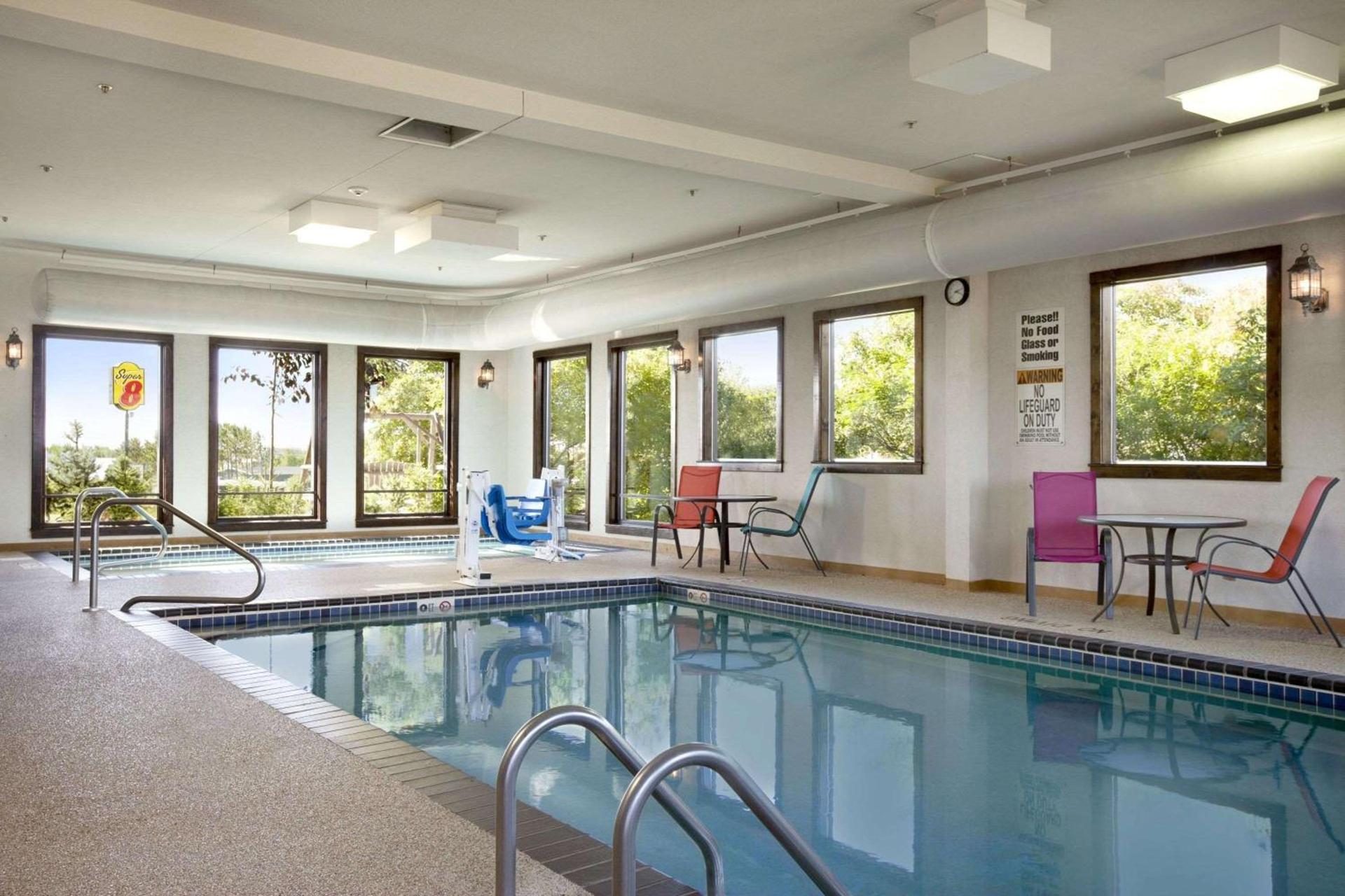 Super 8 by Wyndham Eveleth photo 15