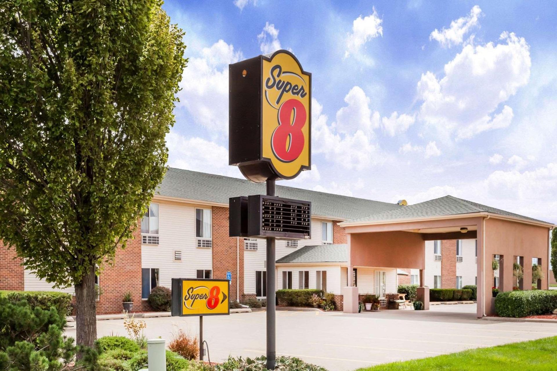 Super 8 by Wyndham Pekin/Peoria Area — hotel in Pekin