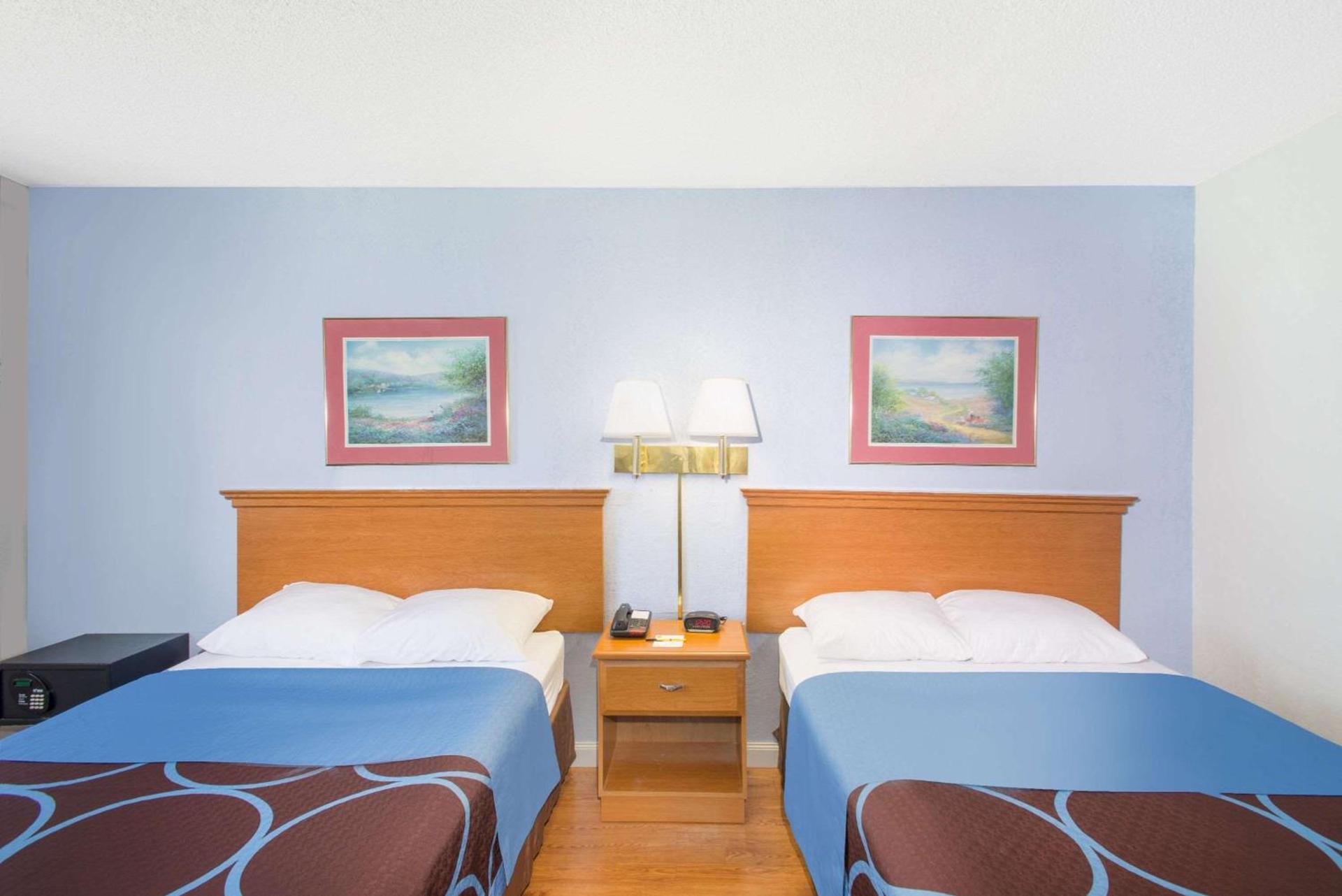 Rodeway Inn photo 32