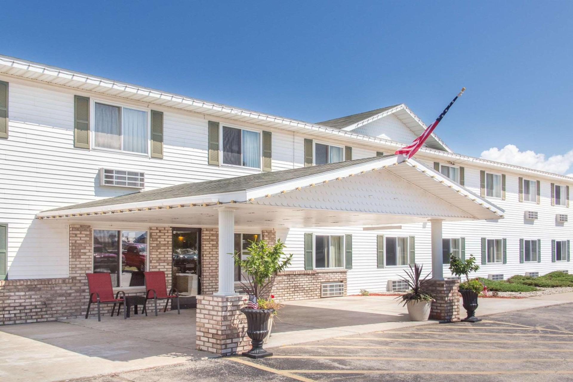 Super 8 by Wyndham Escanaba photo 31