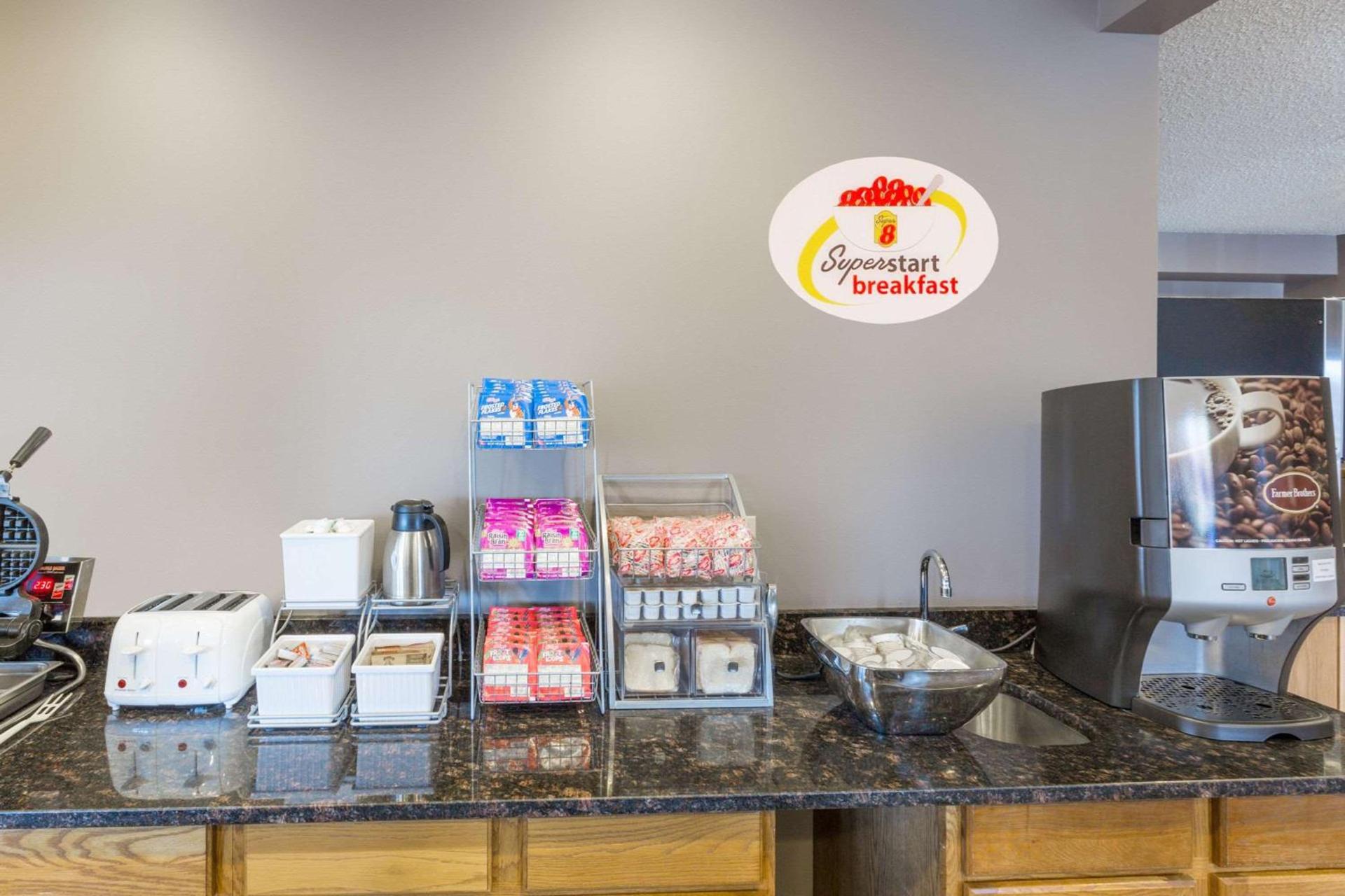 Super 8 by Wyndham Carroll/East photo 23