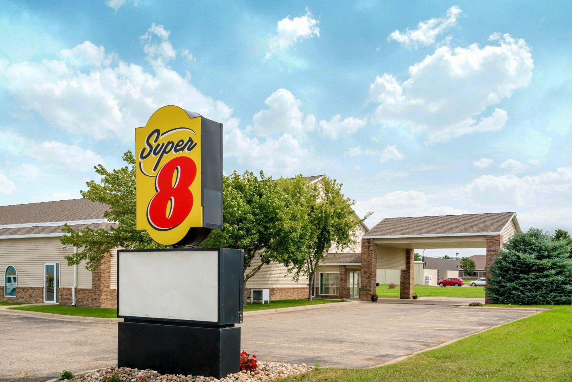 Super 8 by Wyndham Beresford photo 1