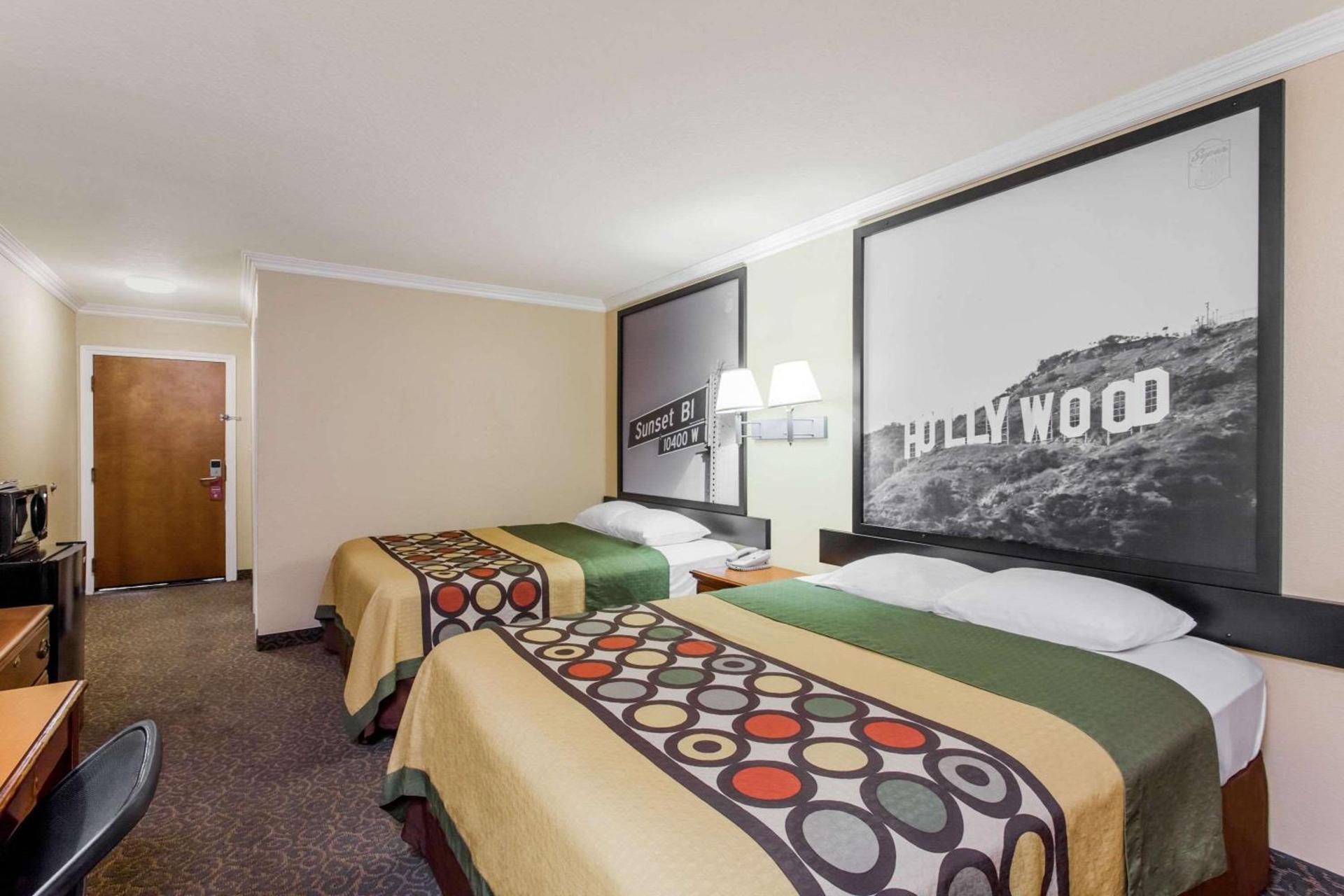 Super 8 by Wyndham Los Angeles Downtown photo 11