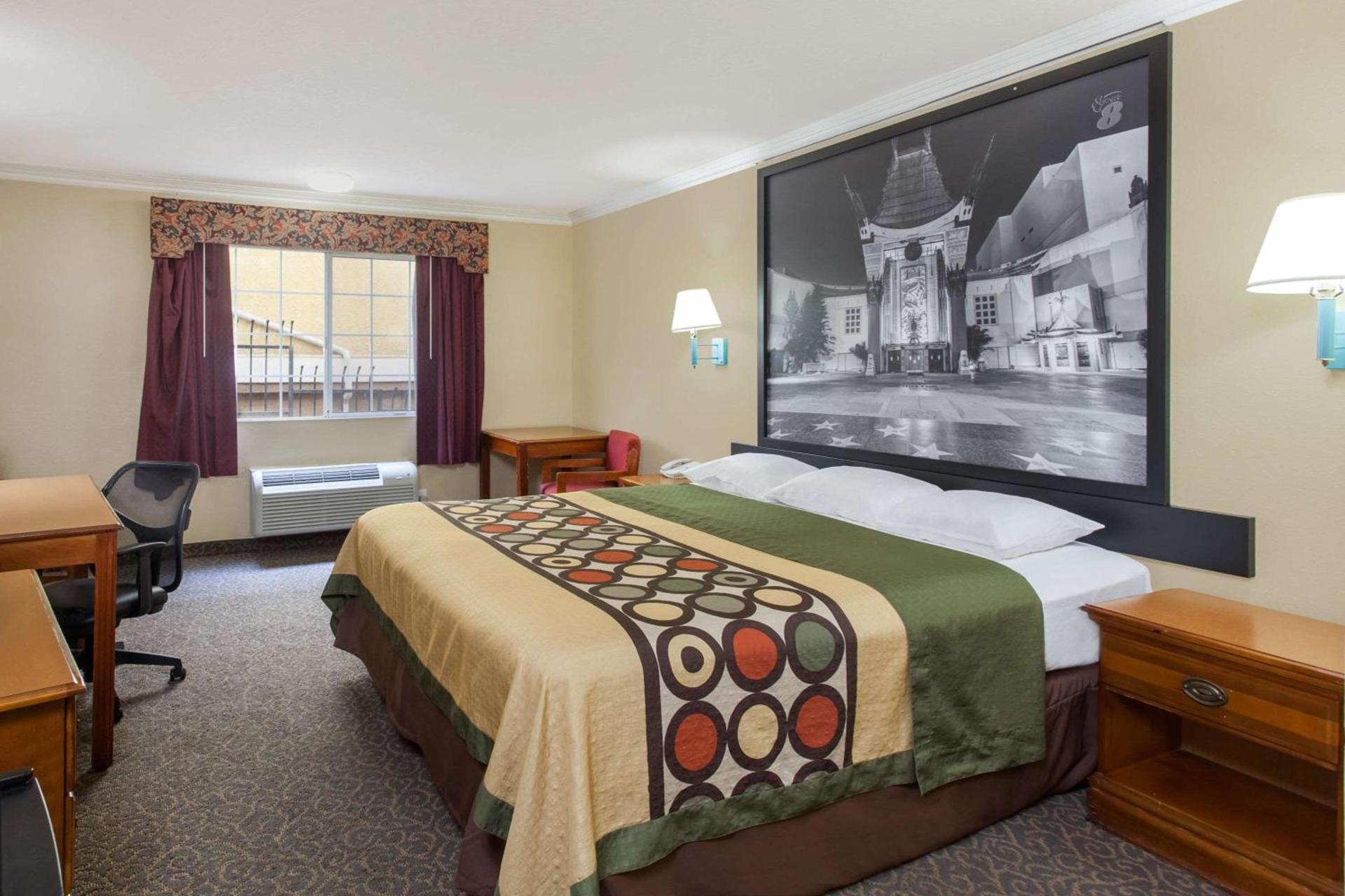 Super 8 by Wyndham Los Angeles Downtown photo 7