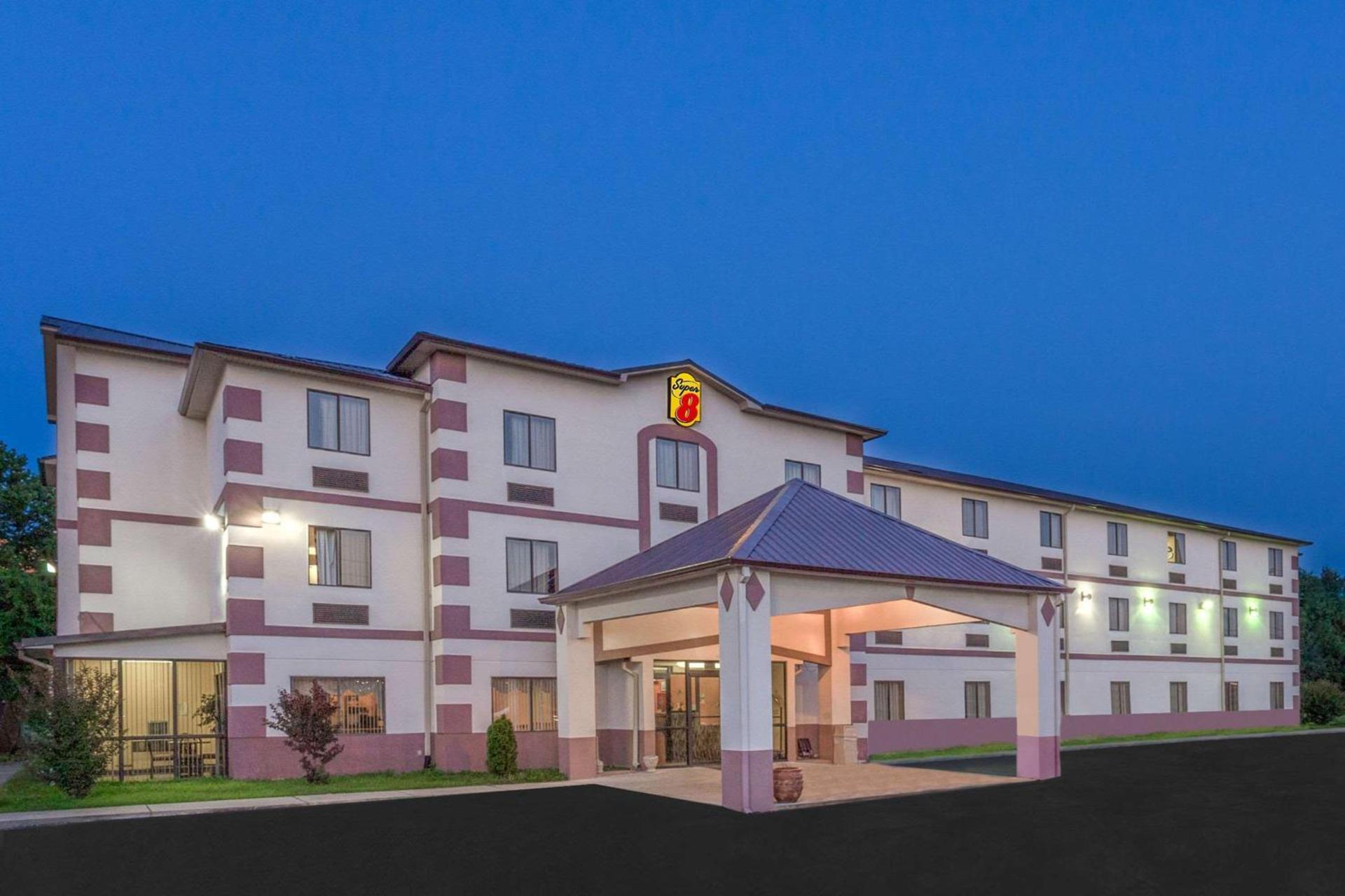 Super 8 by Wyndham Jackson Ridgeland photo 2