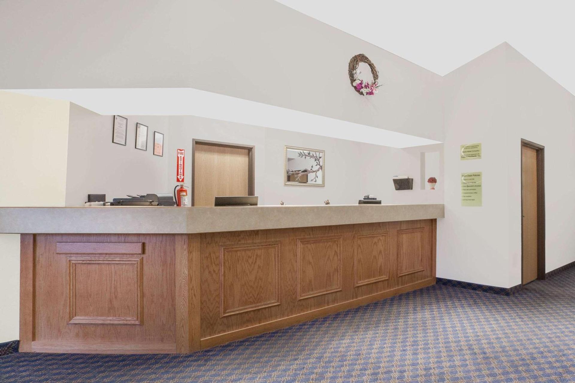 Super 8 by Wyndham Cobleskill NY photo 2