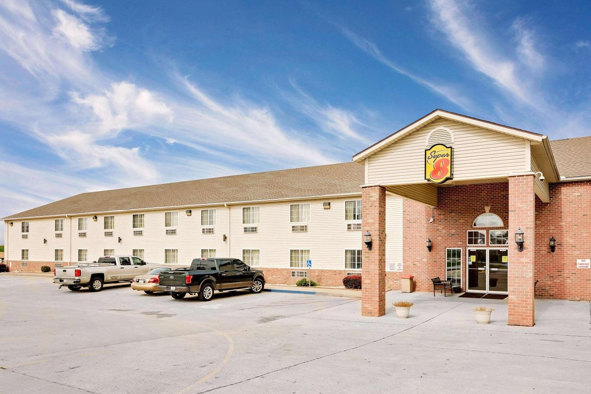 Super 8 by Wyndham Mound City photo 1