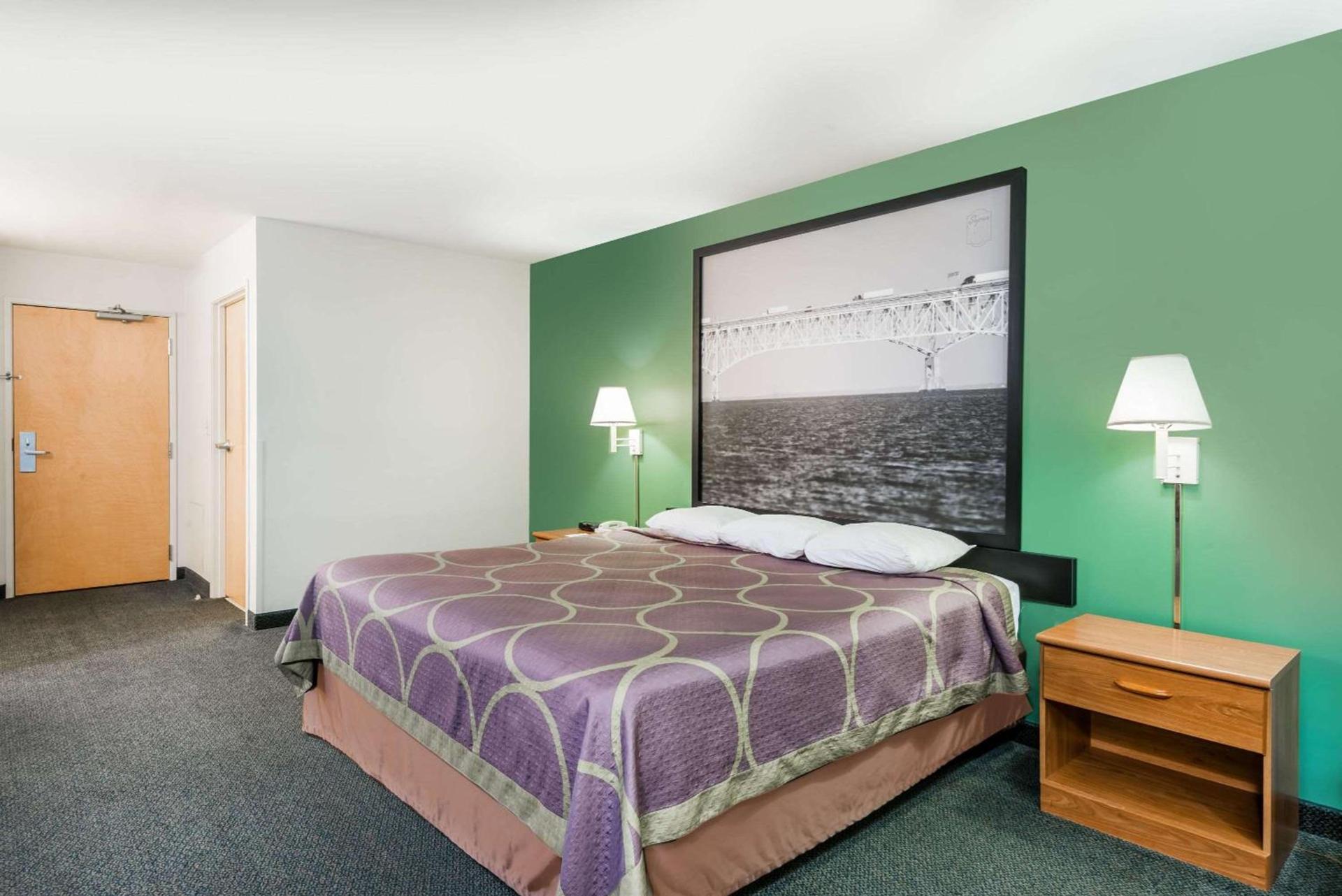 Super 8 by Wyndham Hagerstown/Halfway Area photo 4