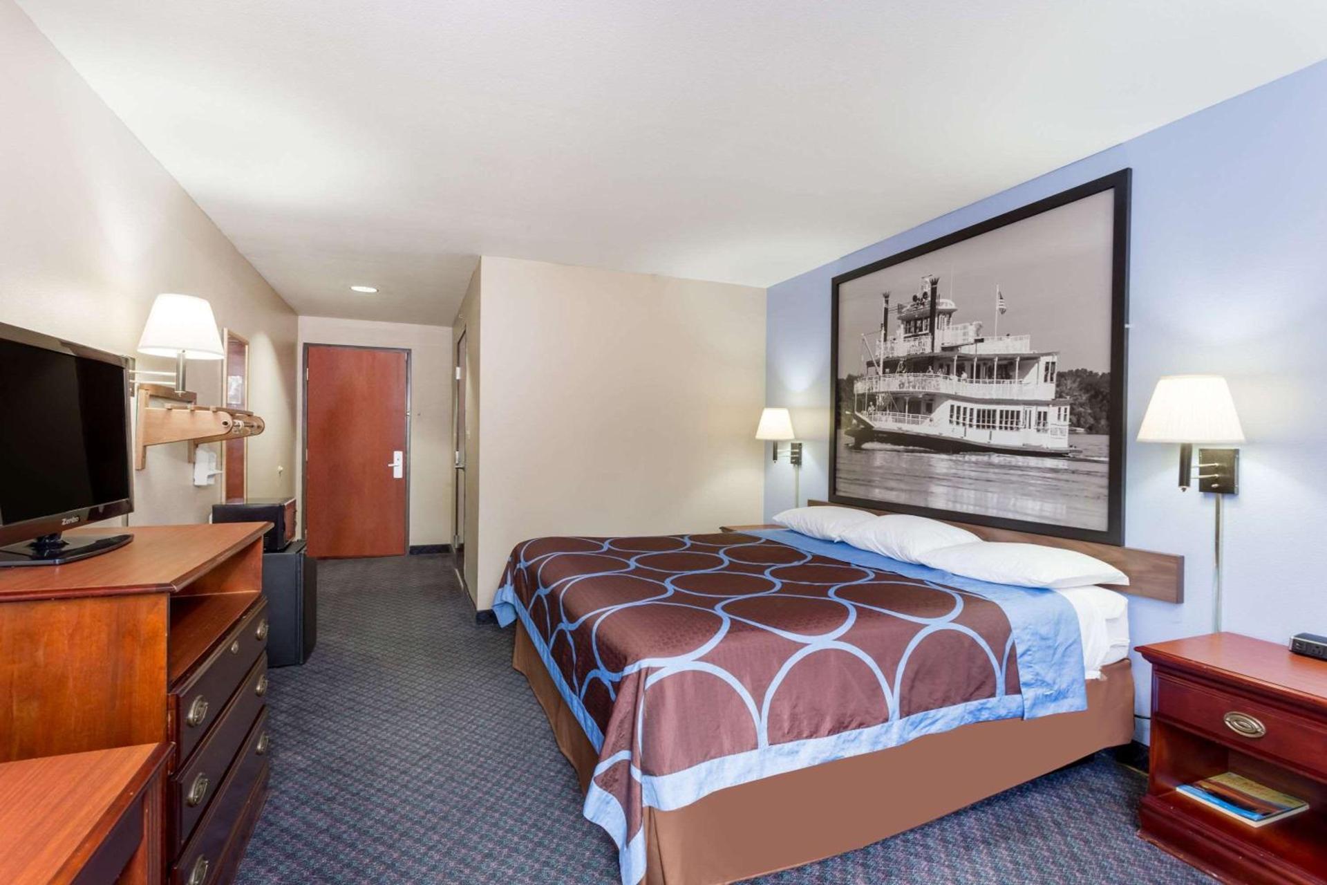 Super 8 by Wyndham Indianola photo 13