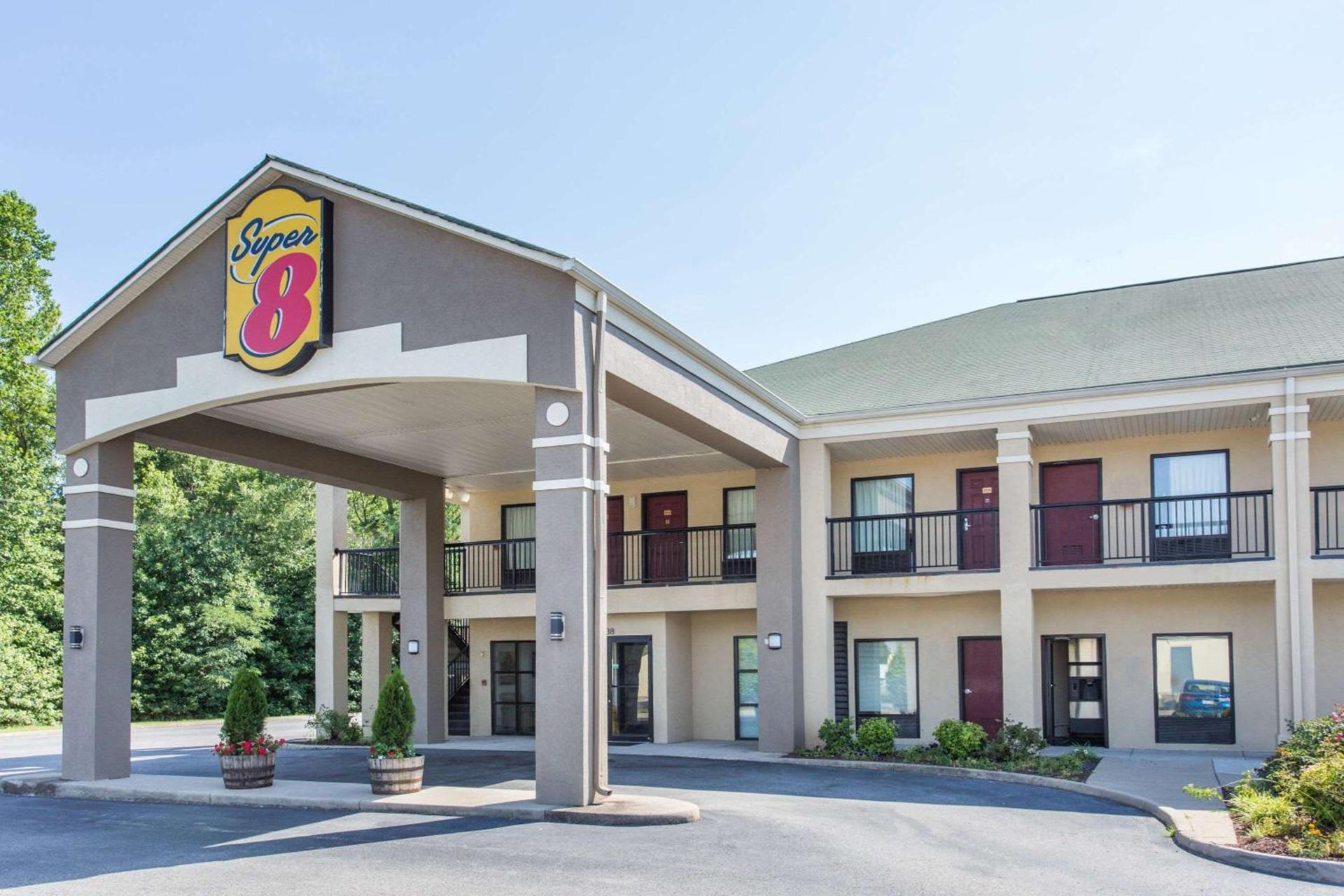 Super 8 by Wyndham Petersburg — hotel in Petersburg